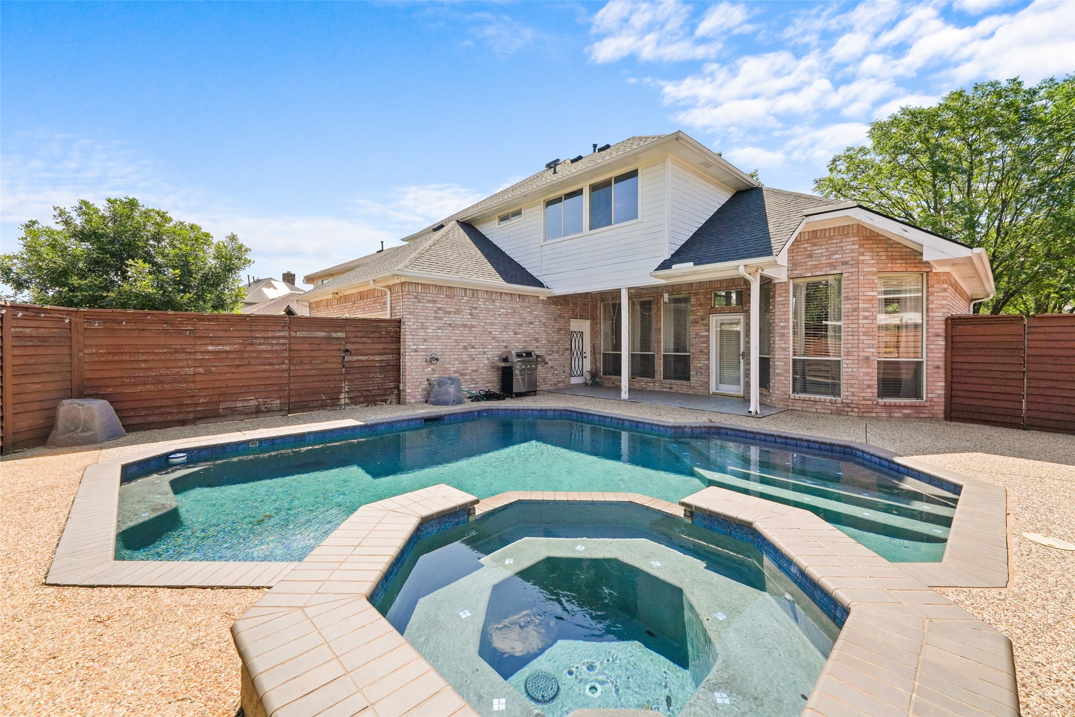 8901 Lakepointe Avenue Rowlett TX 75088