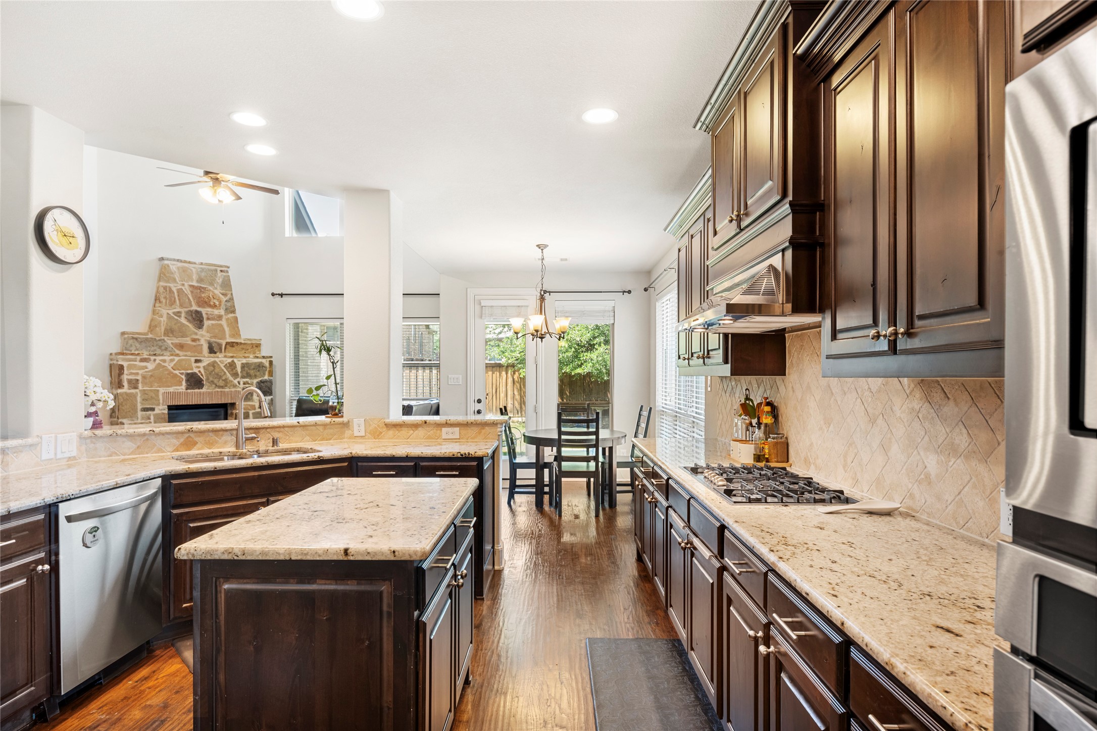 419 Paluxy Drive Irving TX 75039