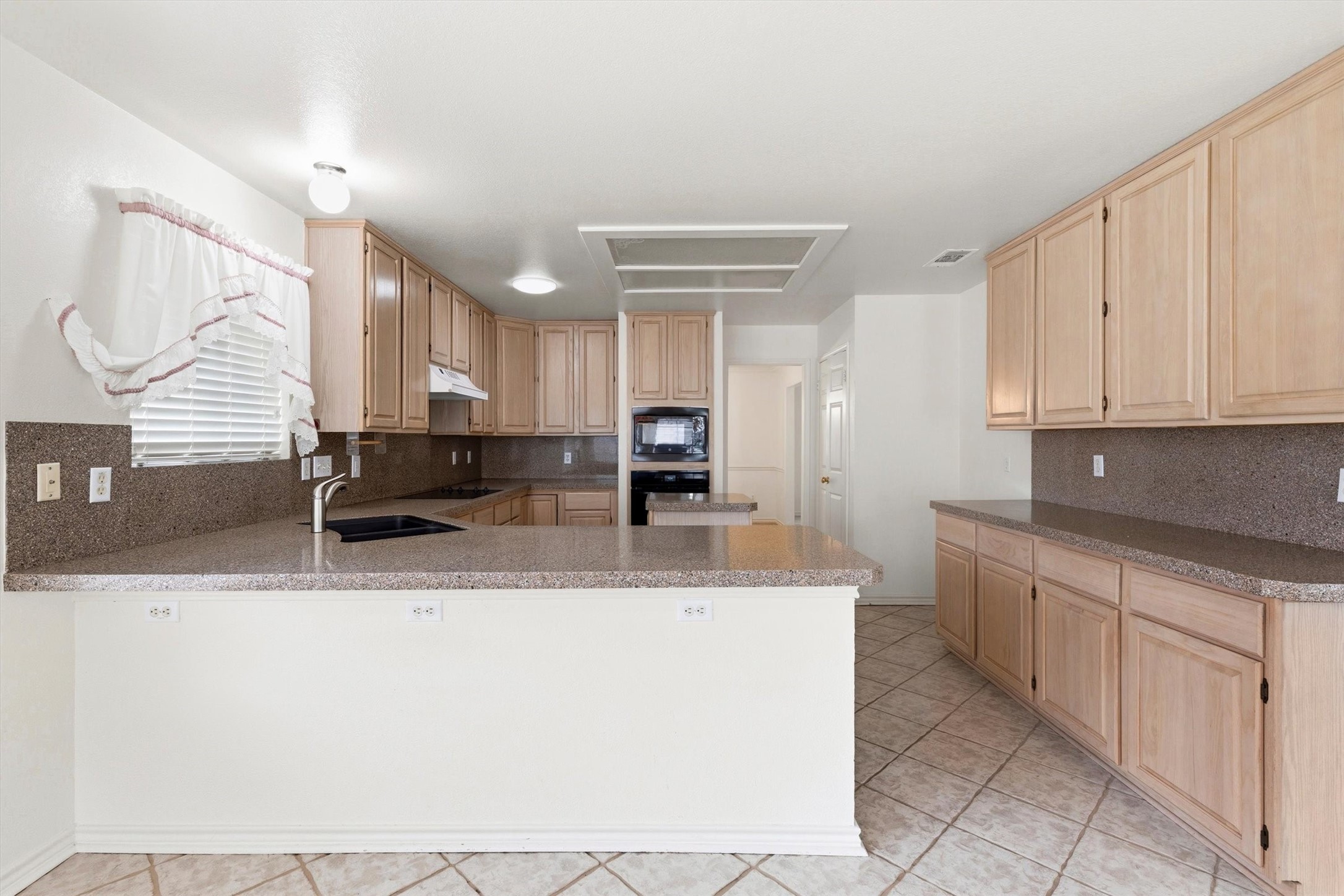 1205 Wicklow Lane Garland TX 75044