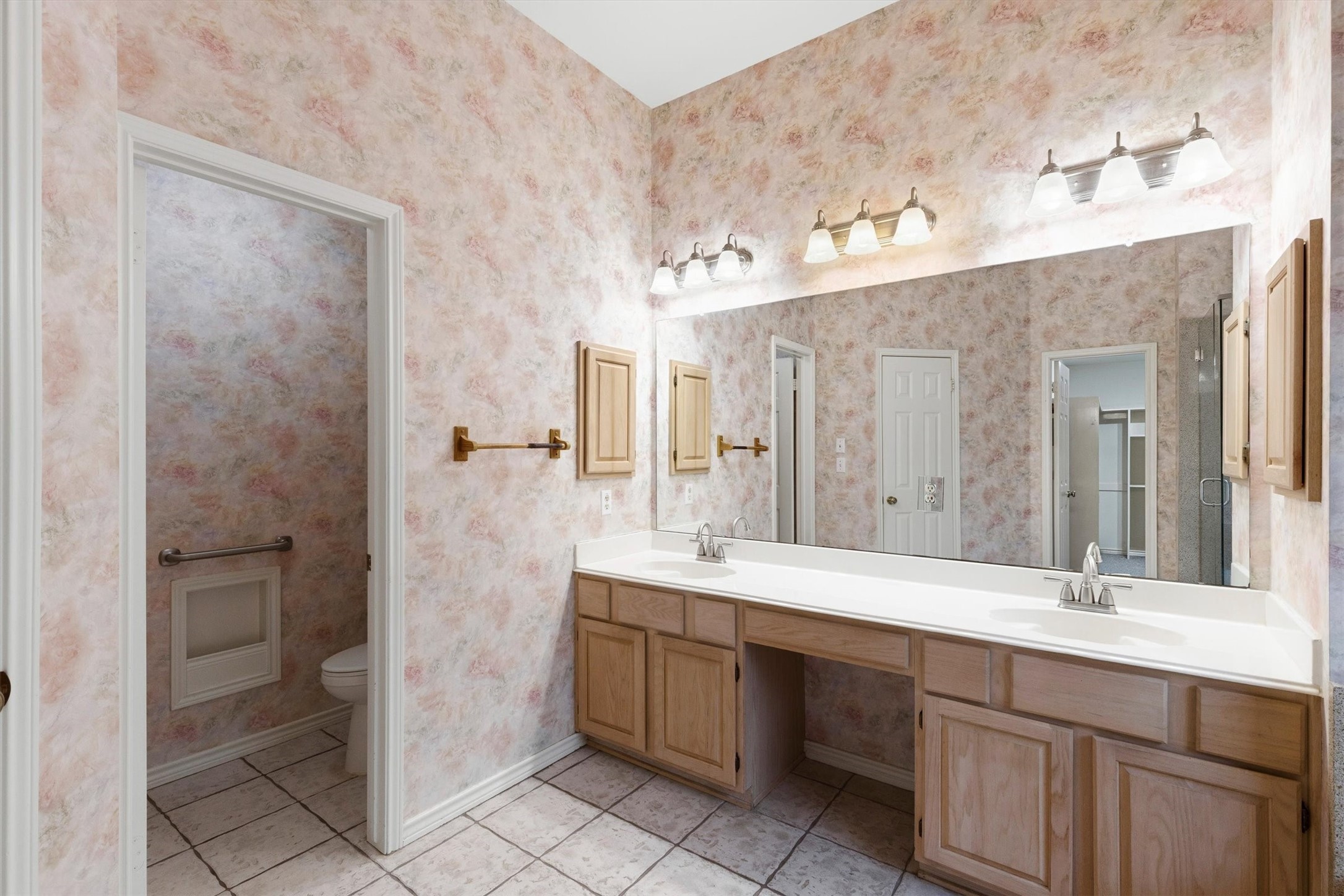 1205 Wicklow Lane Garland TX 75044
