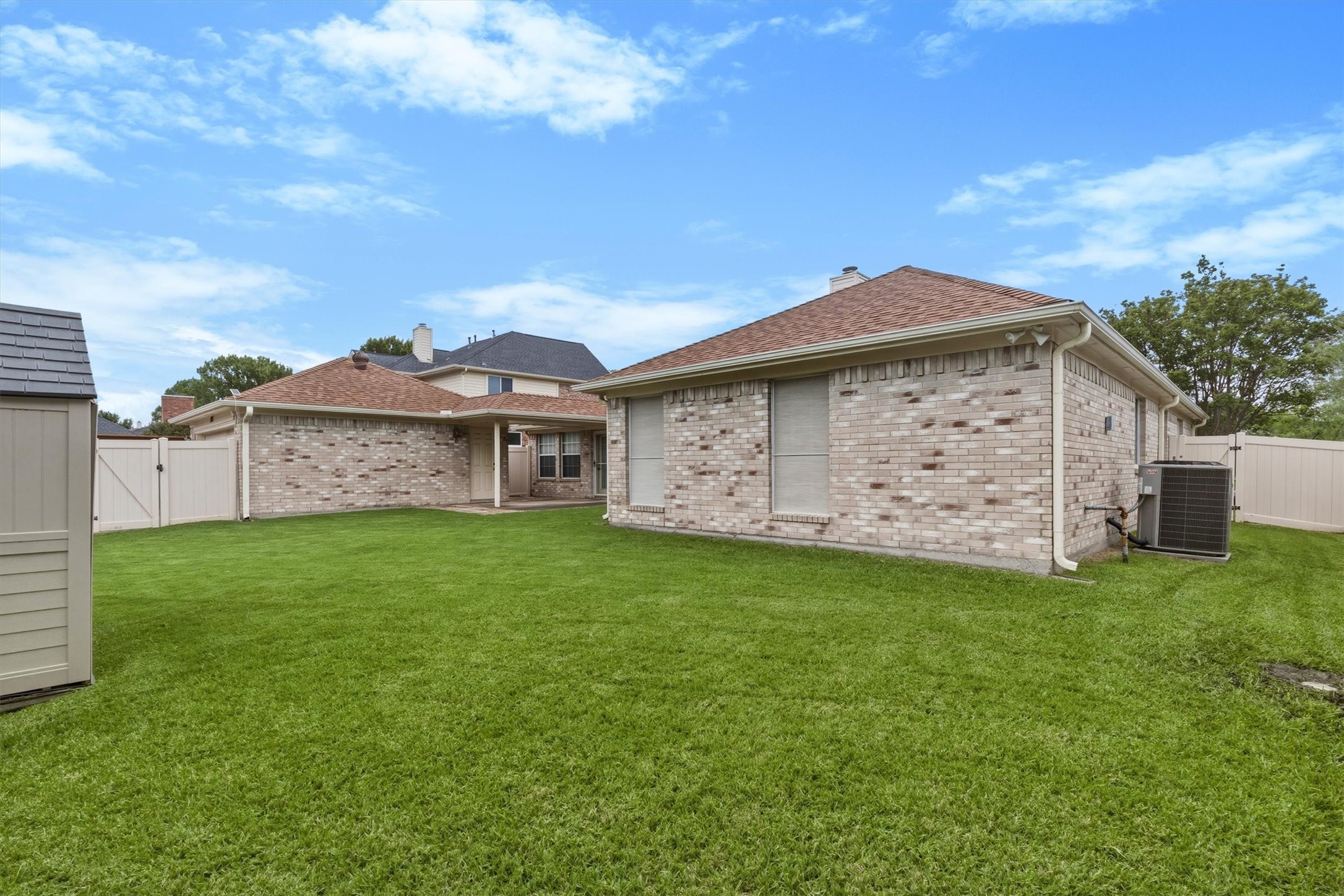 1205 Wicklow Lane Garland TX 75044