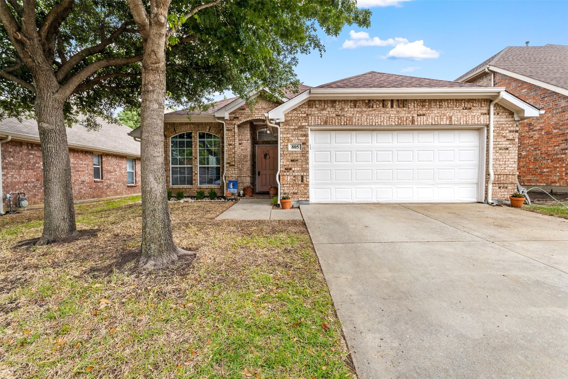 805 Bridle Trail Saginaw TX 76179