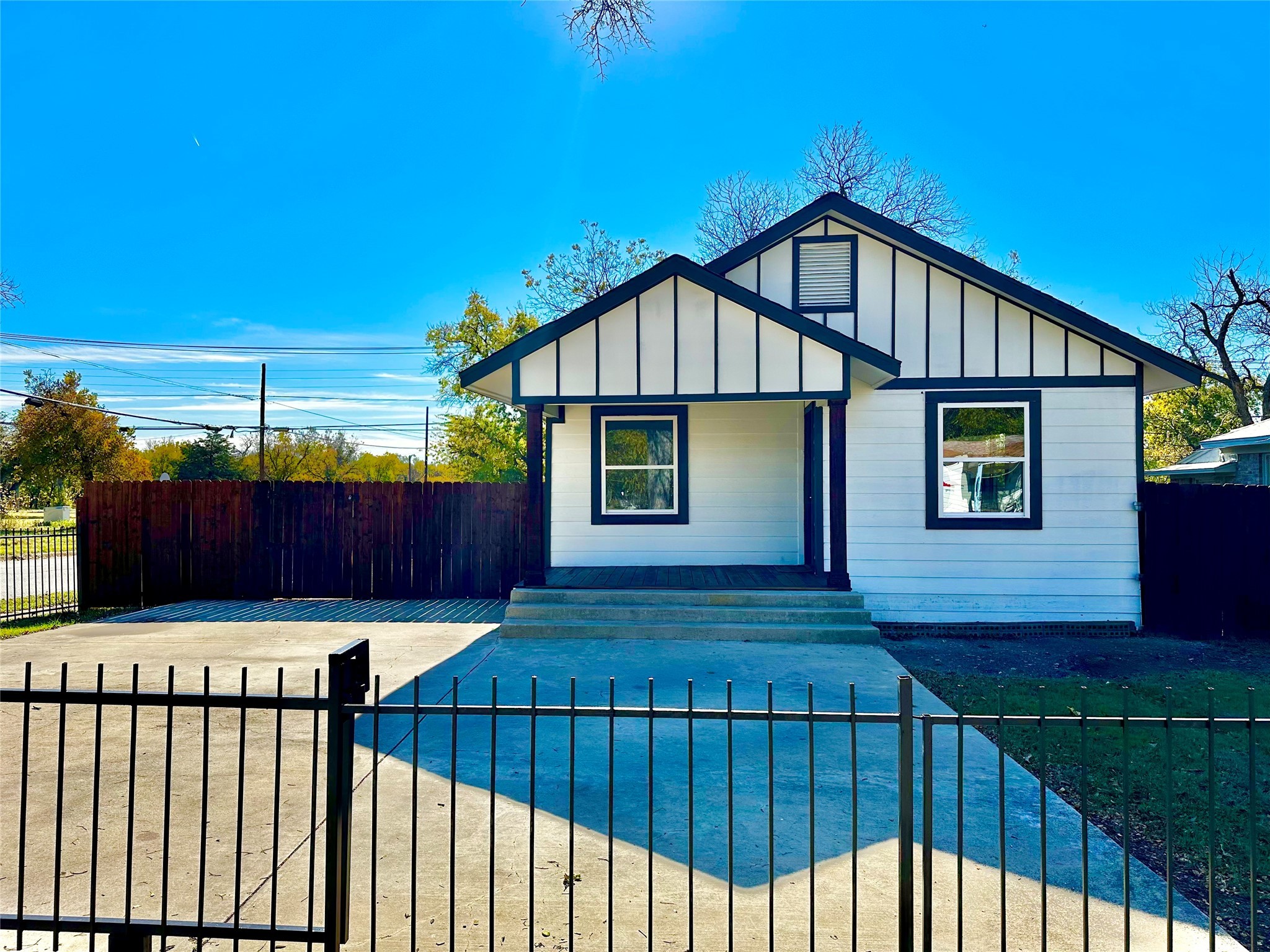 1348 E Davis Avenue Fort Worth TX 76104
