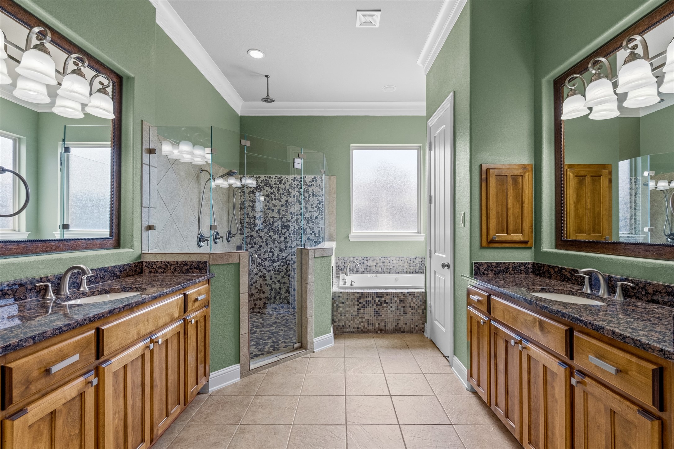 1005 High Hawk Trail Euless TX 76039