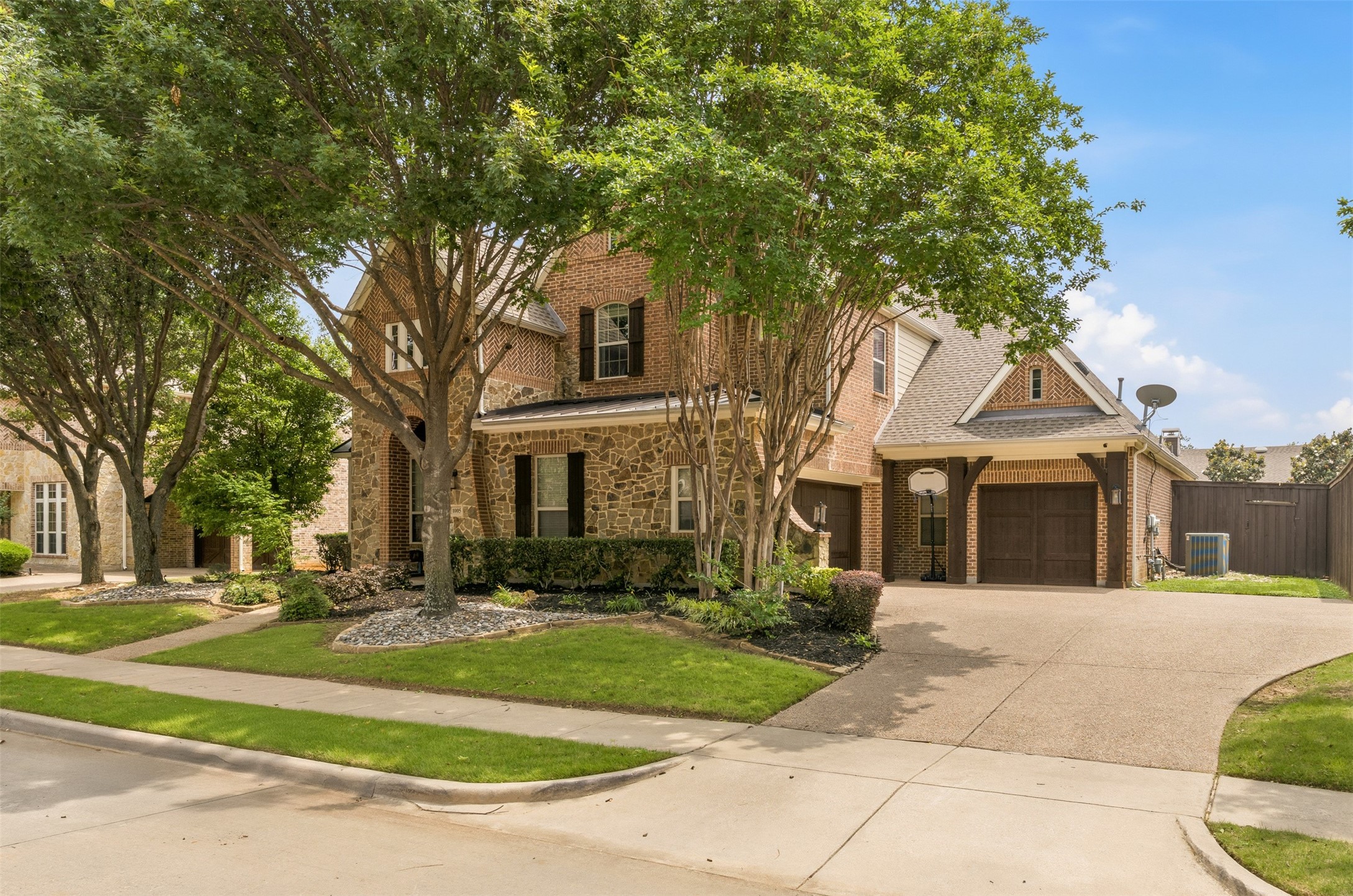 1005 High Hawk Trail Euless TX 76039