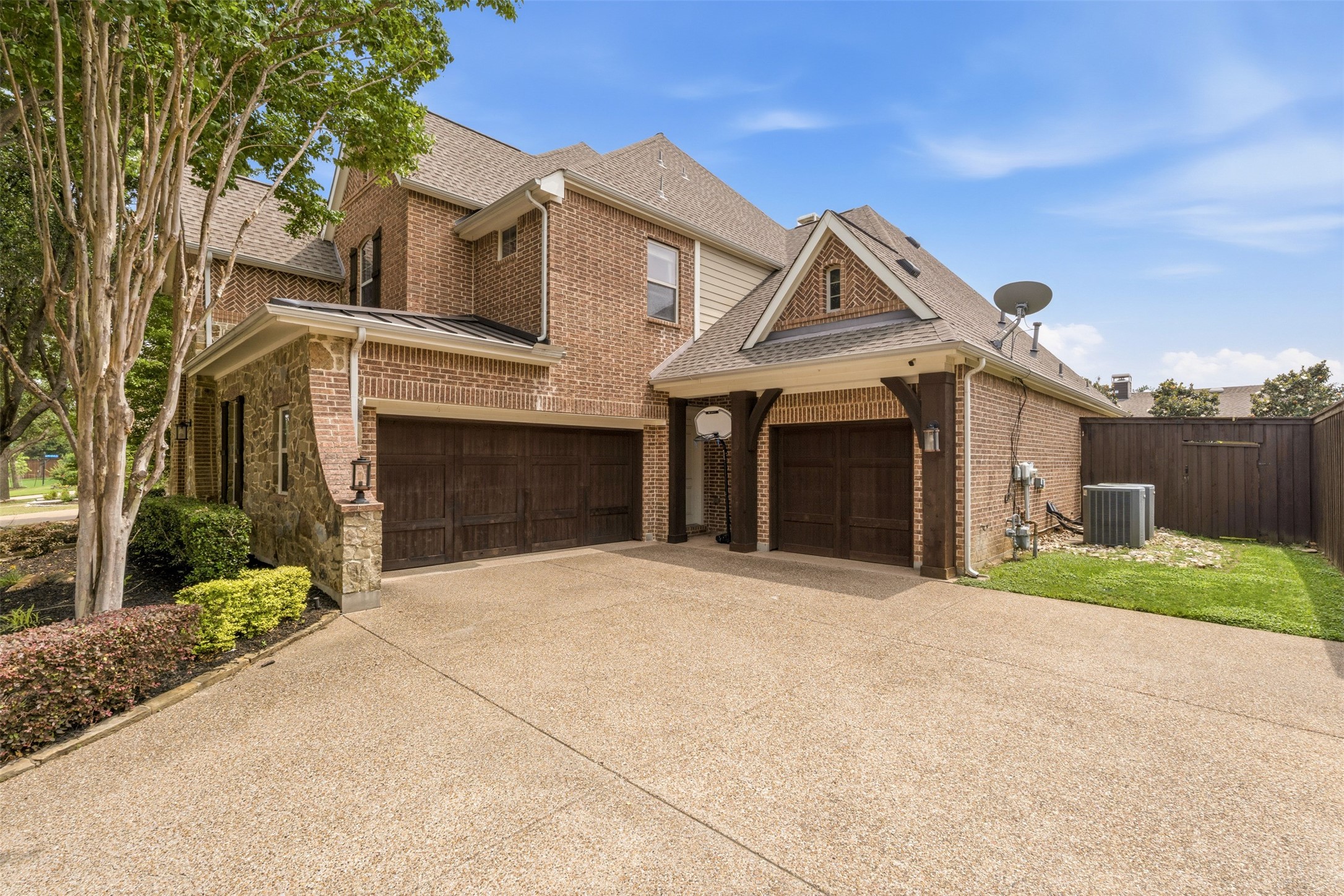 1005 High Hawk Trail Euless TX 76039