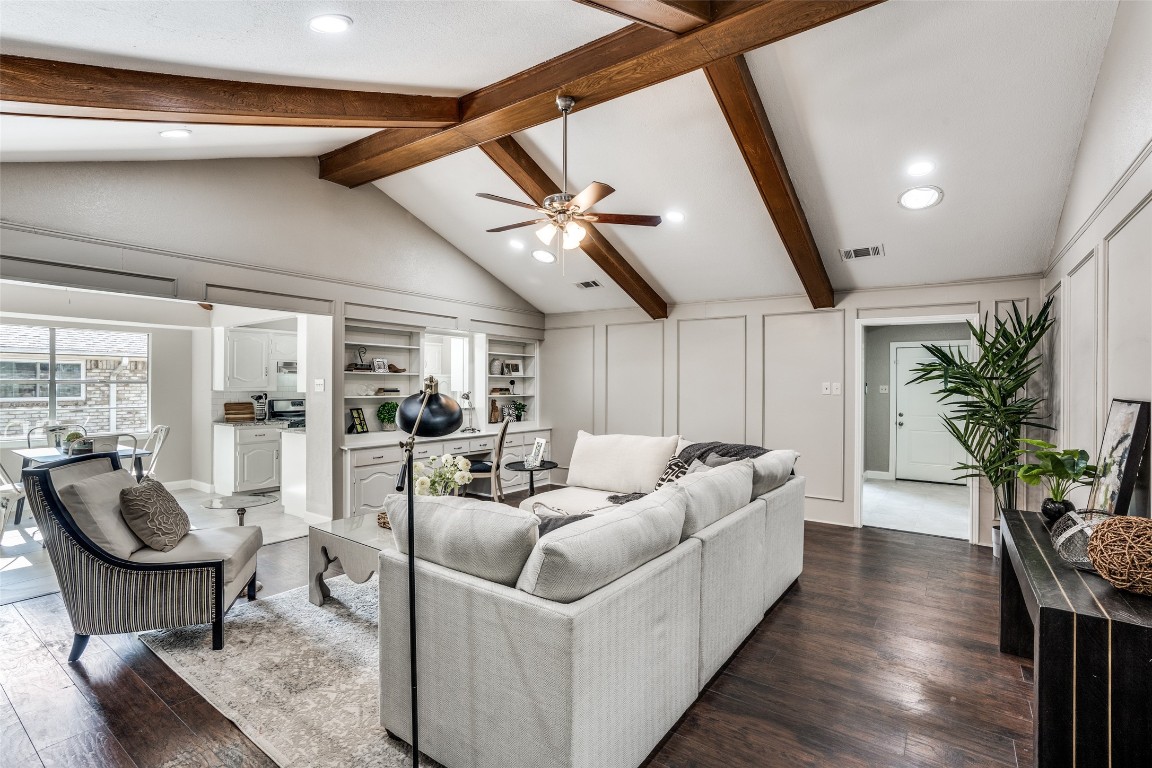 1040 Rosewood Drive Desoto TX 75115
