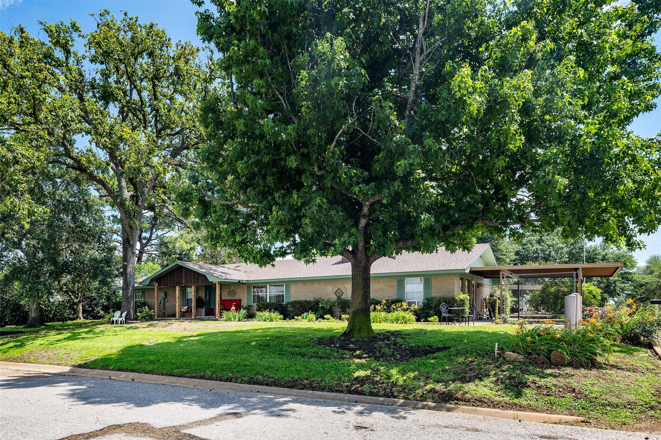 201 Colonial Circle Athens TX 75751