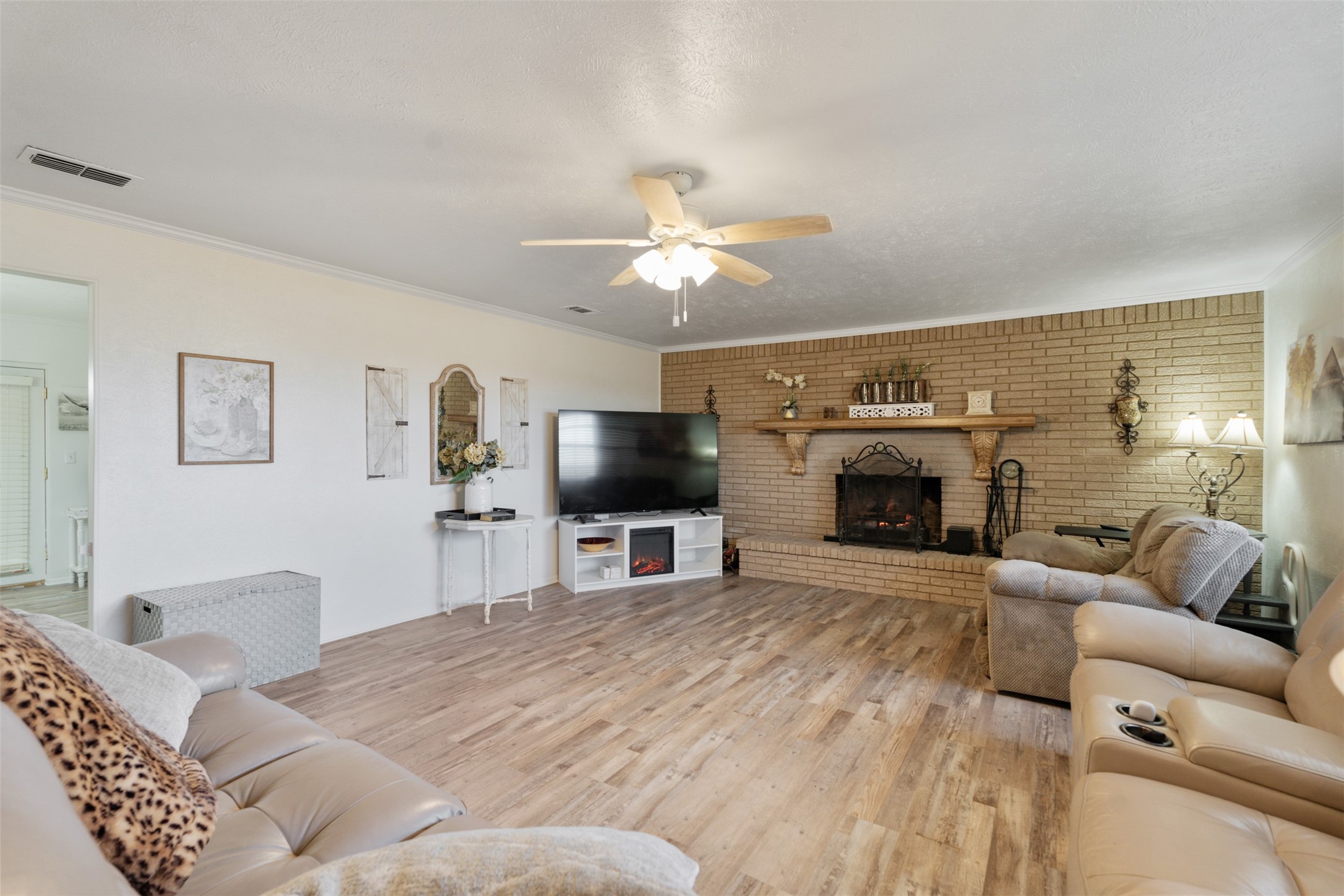201 Colonial Circle Athens TX 75751