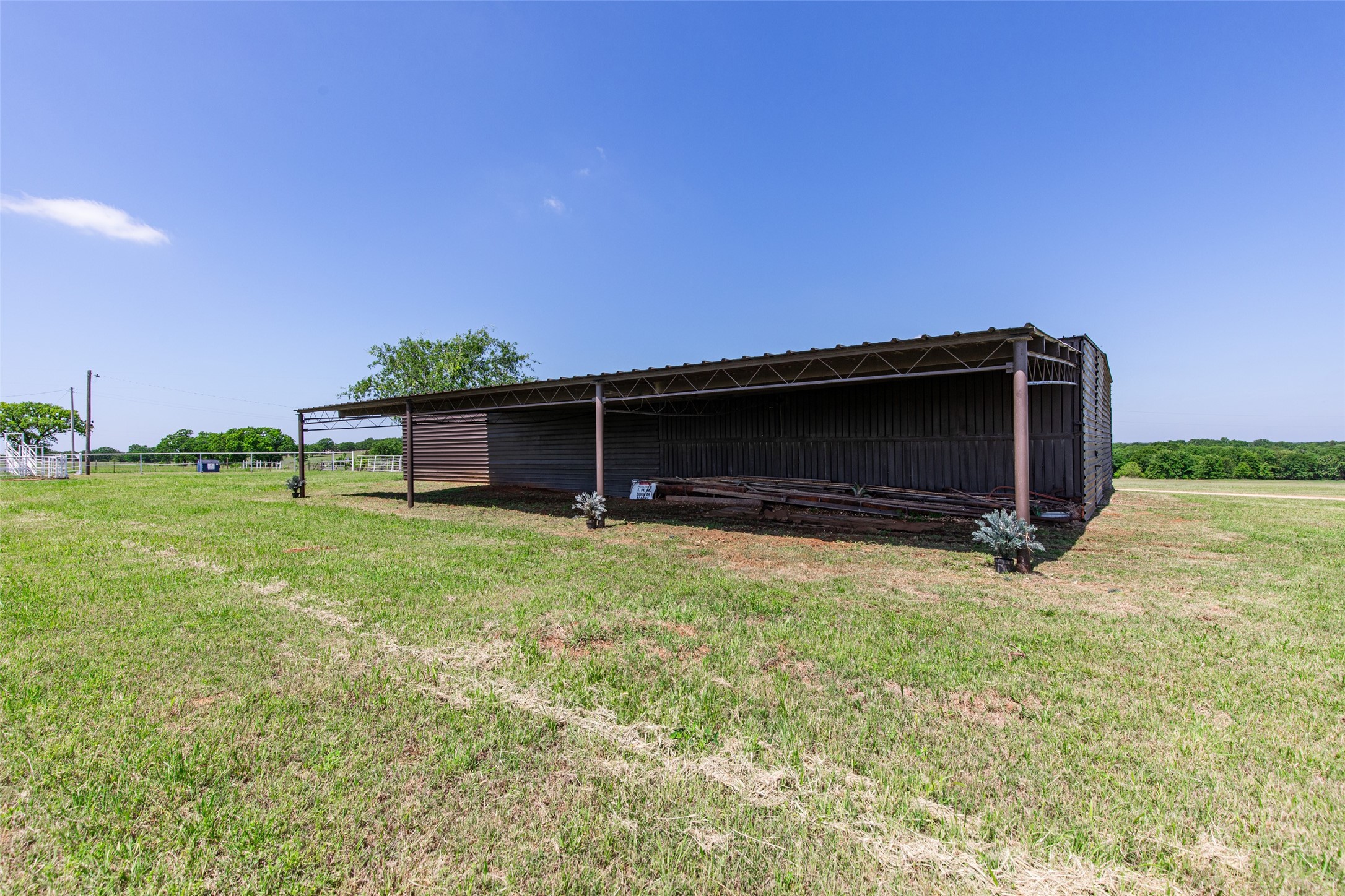 2043 Huddleston Road Sunset TX 76270