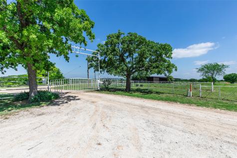 2043 Huddleston Road Sunset TX 76270