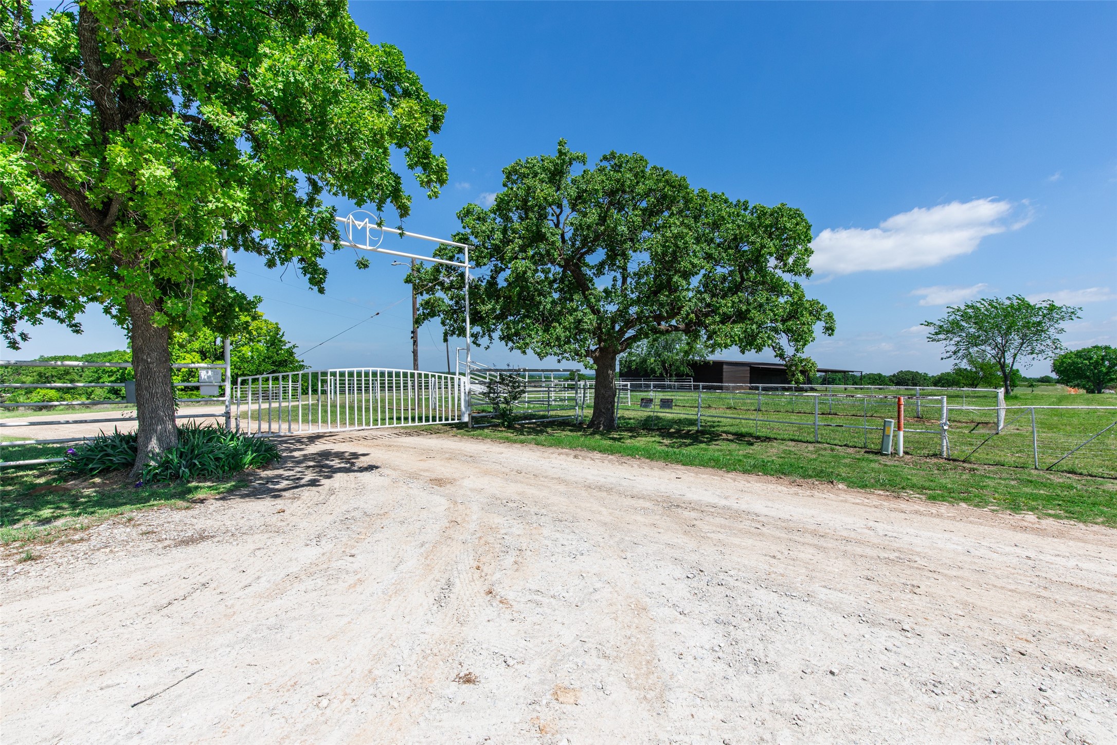 2043 Huddleston Road Sunset TX 76270