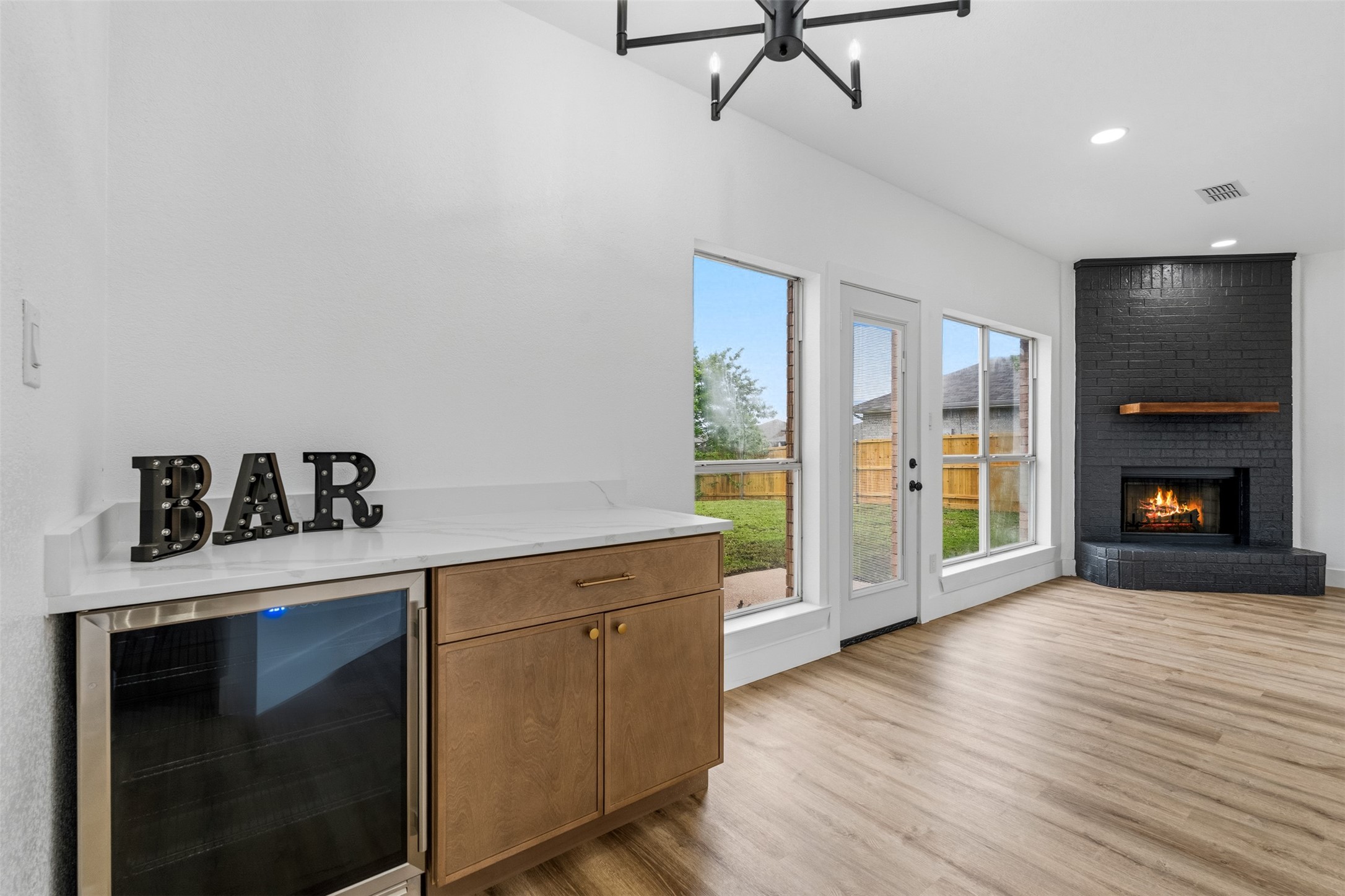 2712 Pioneer Lane Lancaster TX 75146