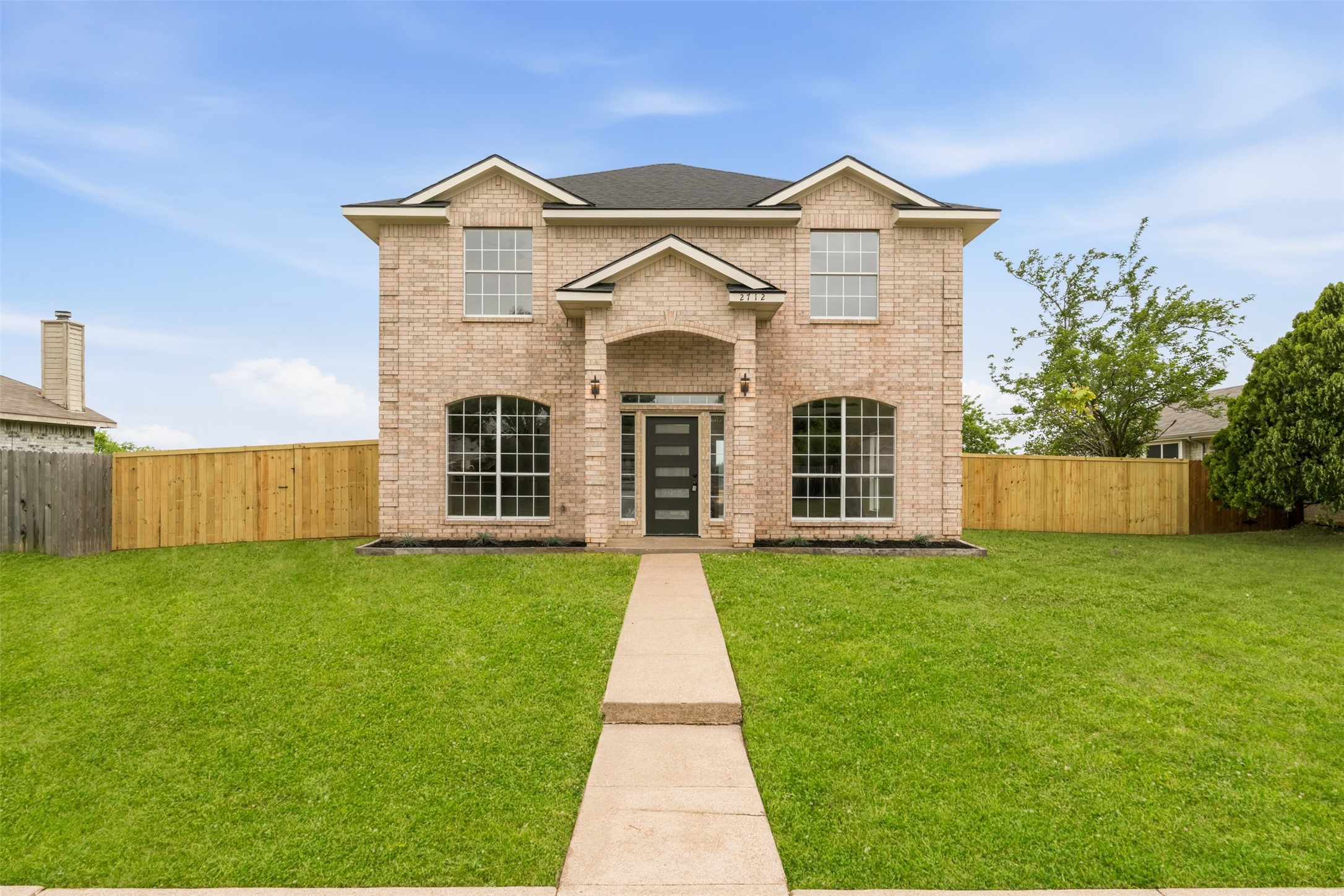 2712 Pioneer Lane Lancaster TX 75146
