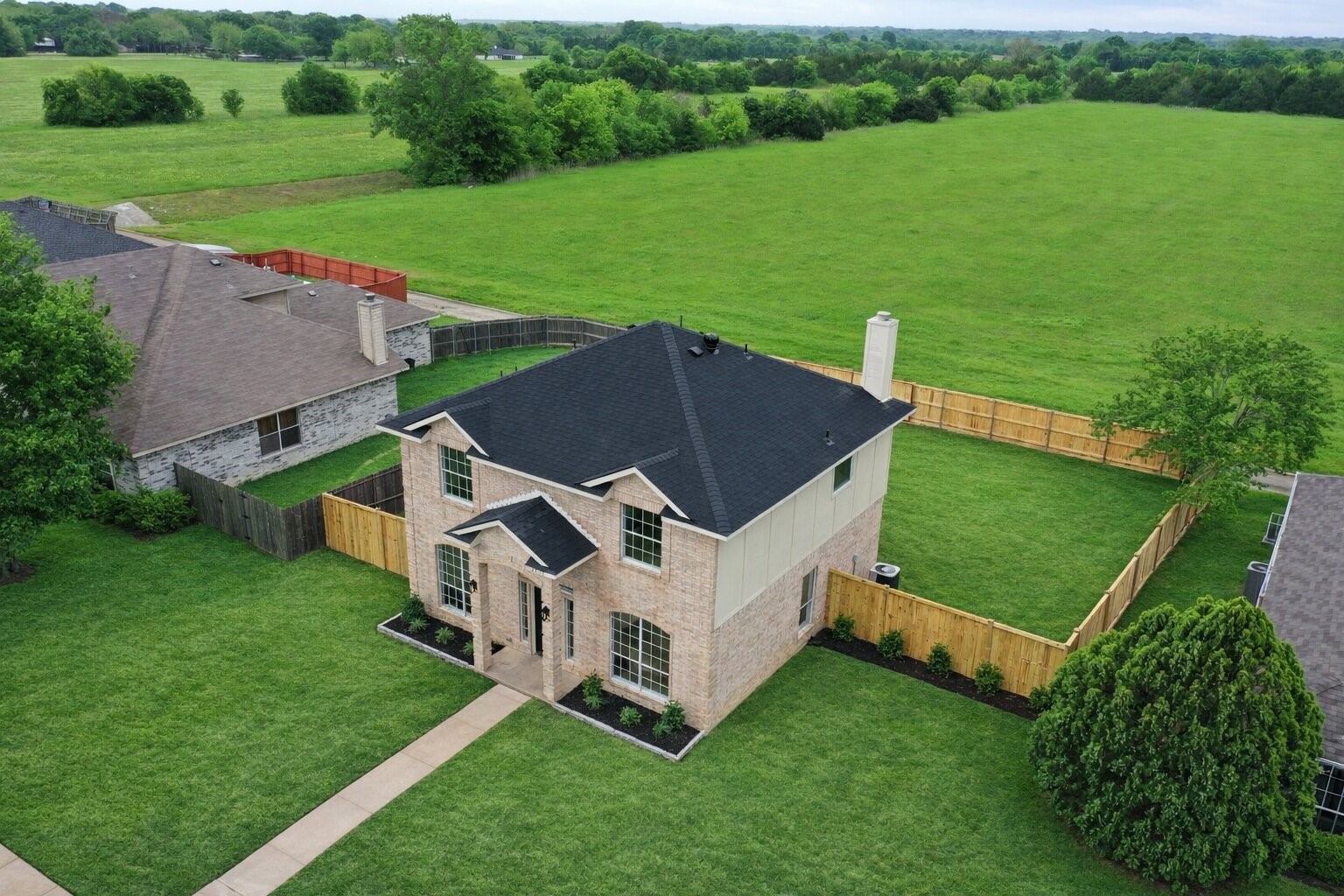 2712 Pioneer Lane Lancaster TX 75146