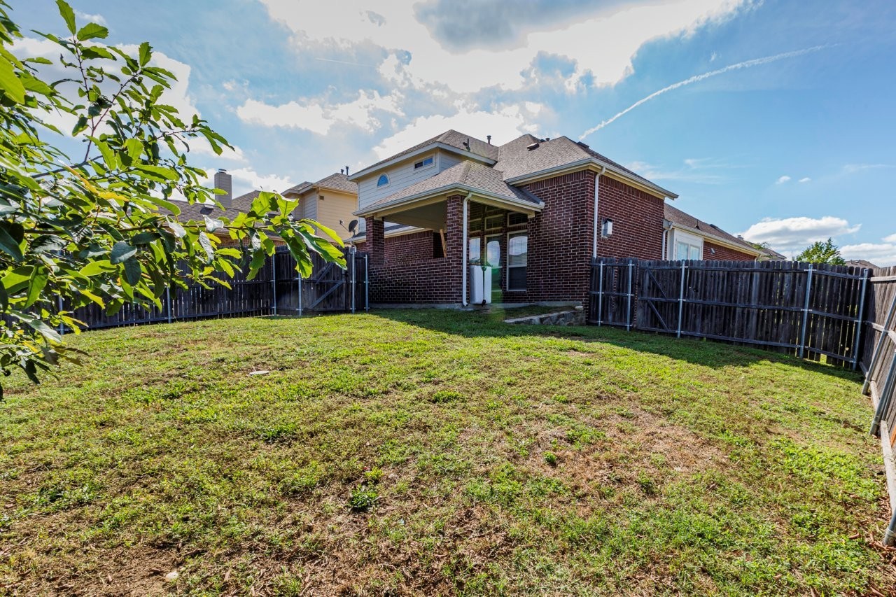 1522 Blue Jay Road Garland TX 75043