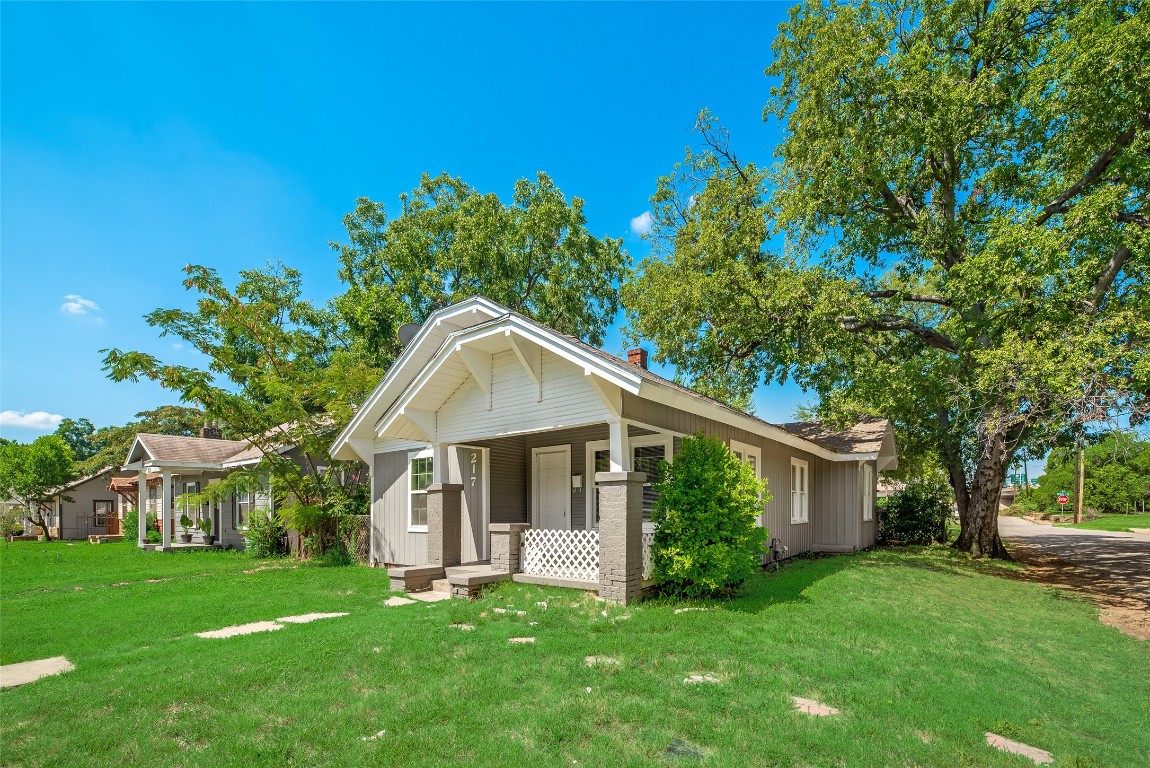 217 Colonial Street Fort Worth TX 76111