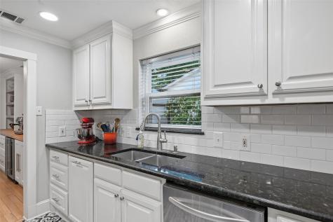 328 Oakcrest Drive Richardson TX 75080