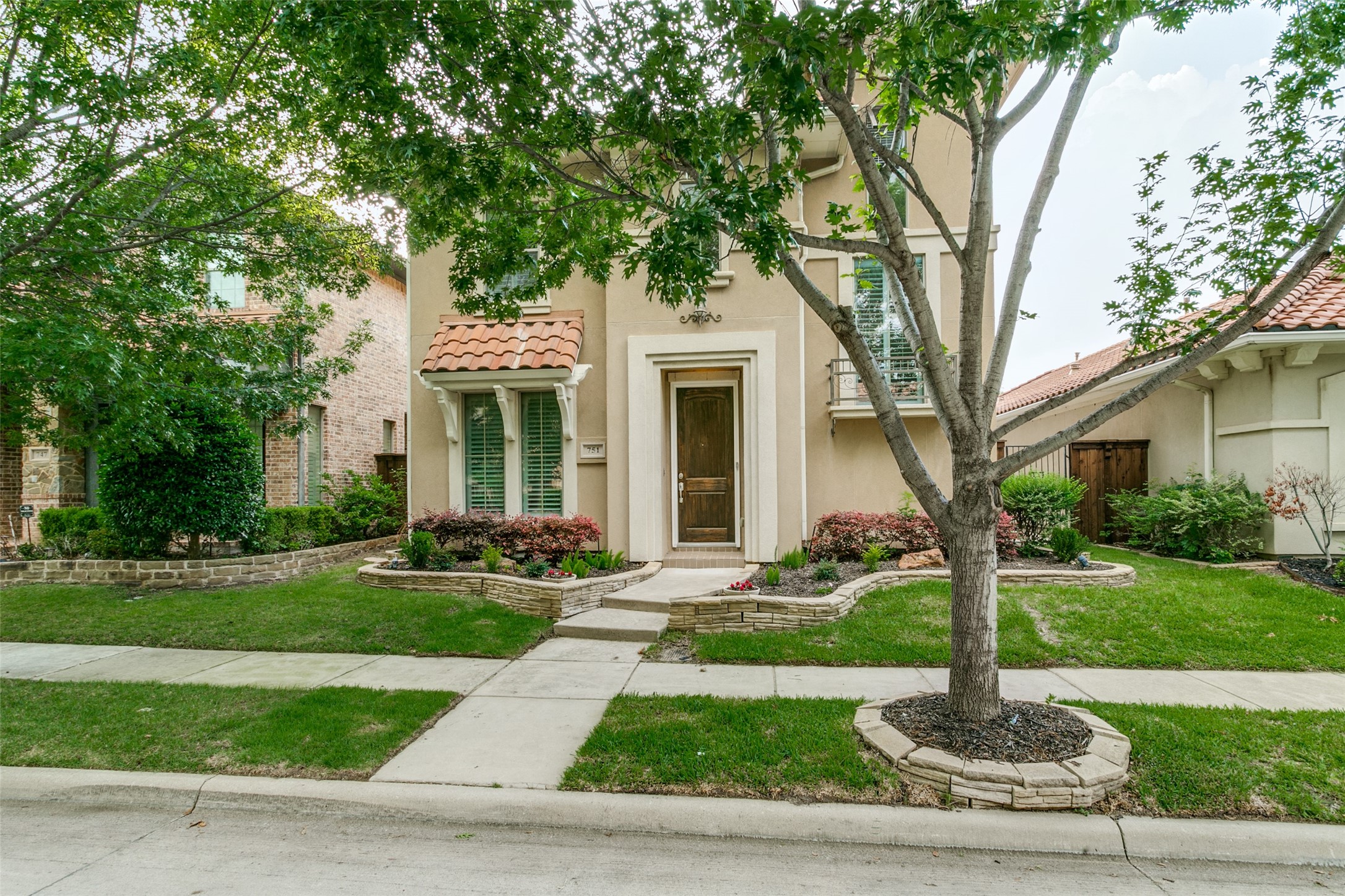 751 Laguna Irving TX 75039
