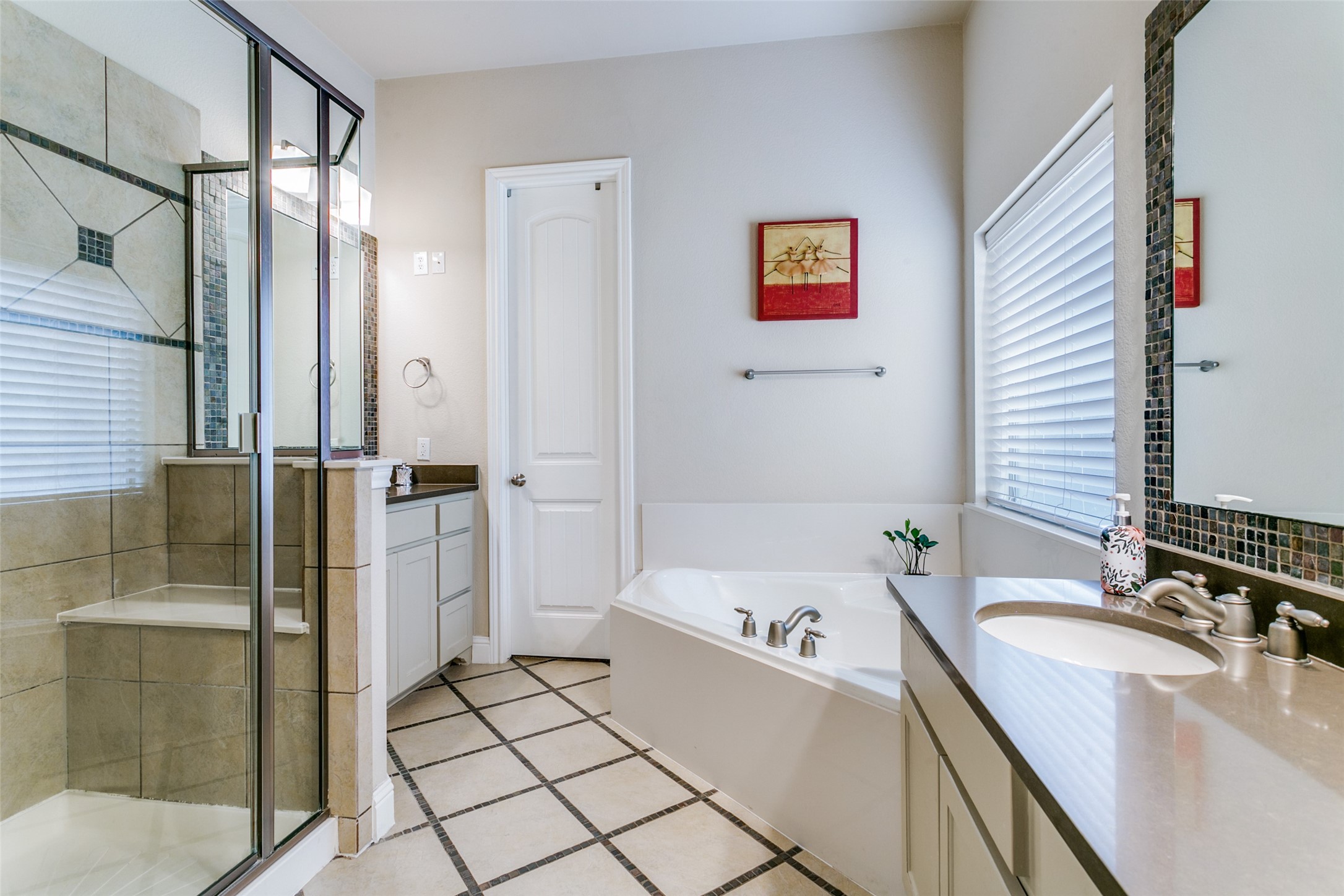 751 Laguna Irving TX 75039