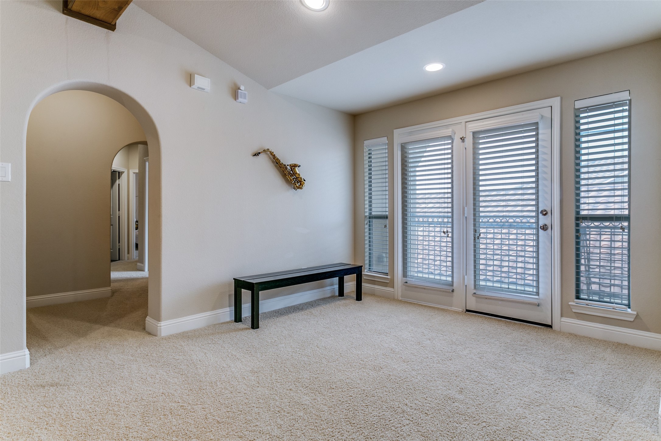 751 Laguna Irving TX 75039