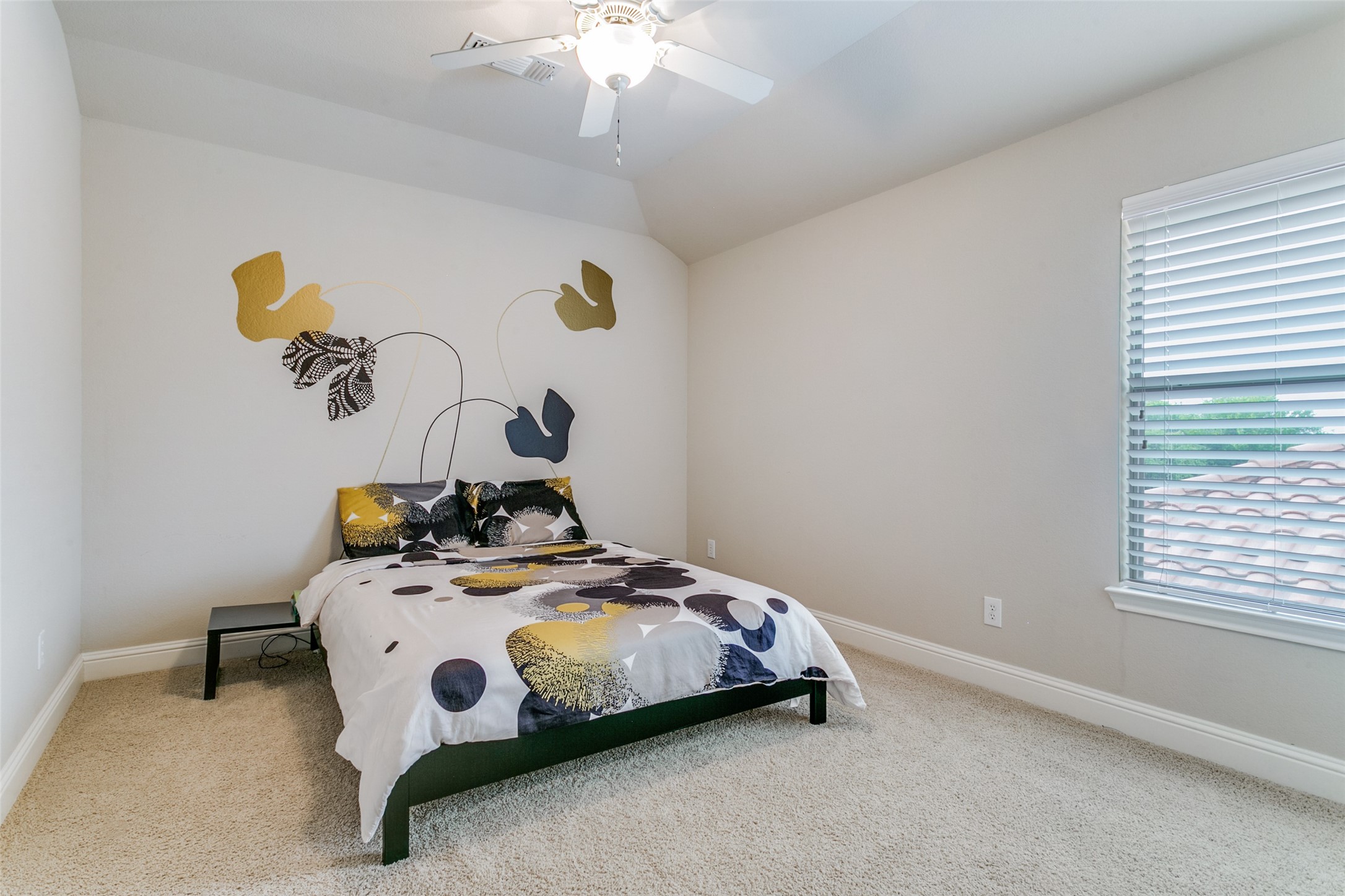 751 Laguna Irving TX 75039