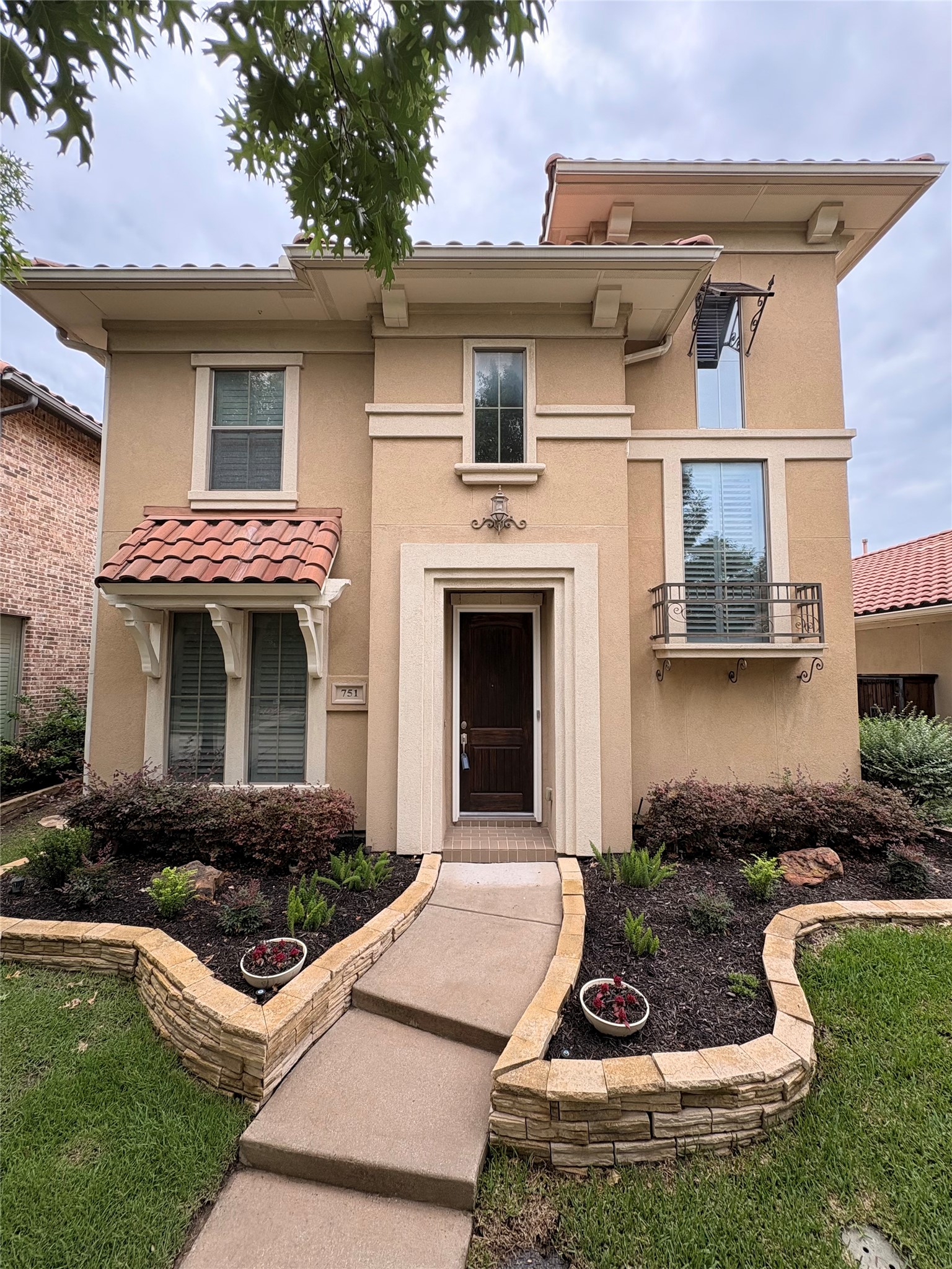 751 Laguna Irving TX 75039
