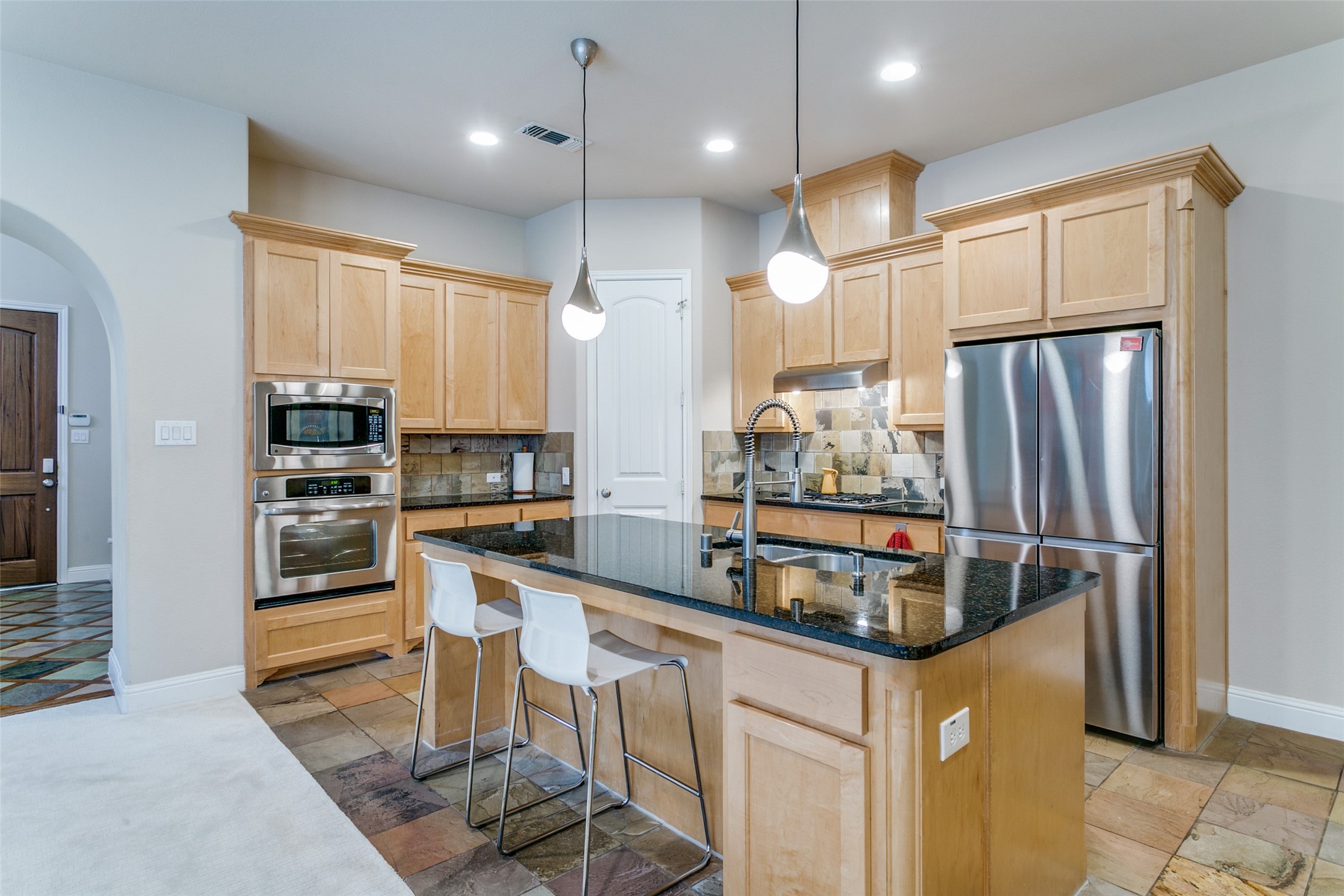 751 Laguna Irving TX 75039