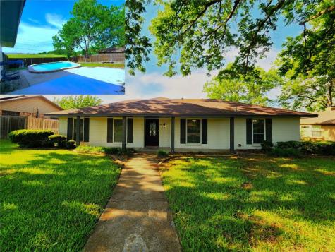 209 Meadowcreek Drive Desoto TX 75115
