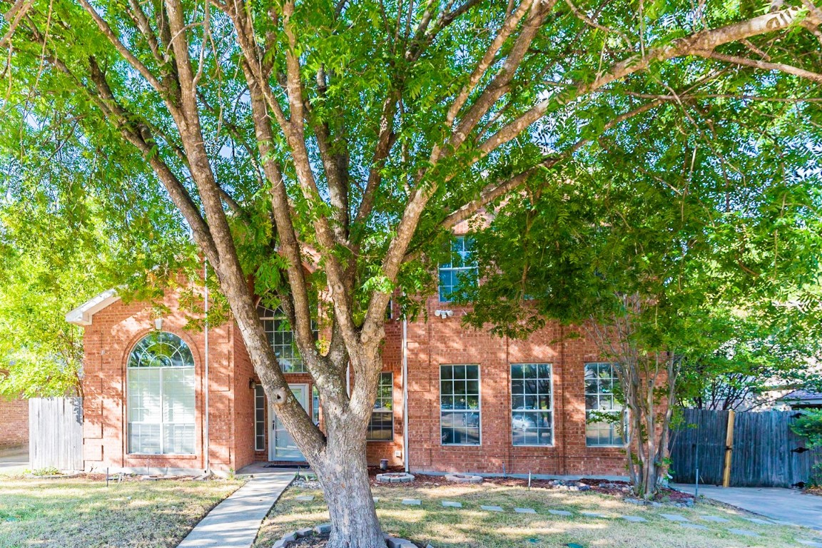 825 Raintree Lane Desoto TX 75115