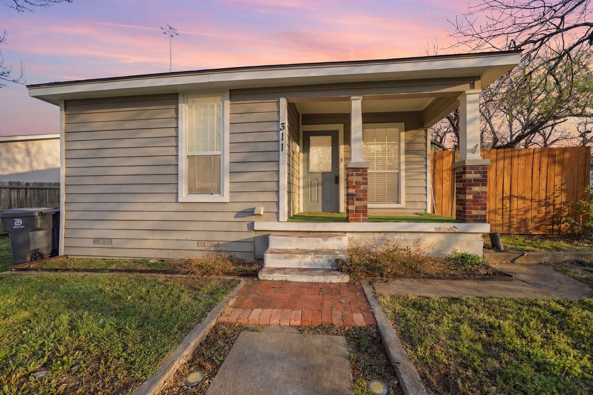 311 Guthrie Street Dallas TX 75224