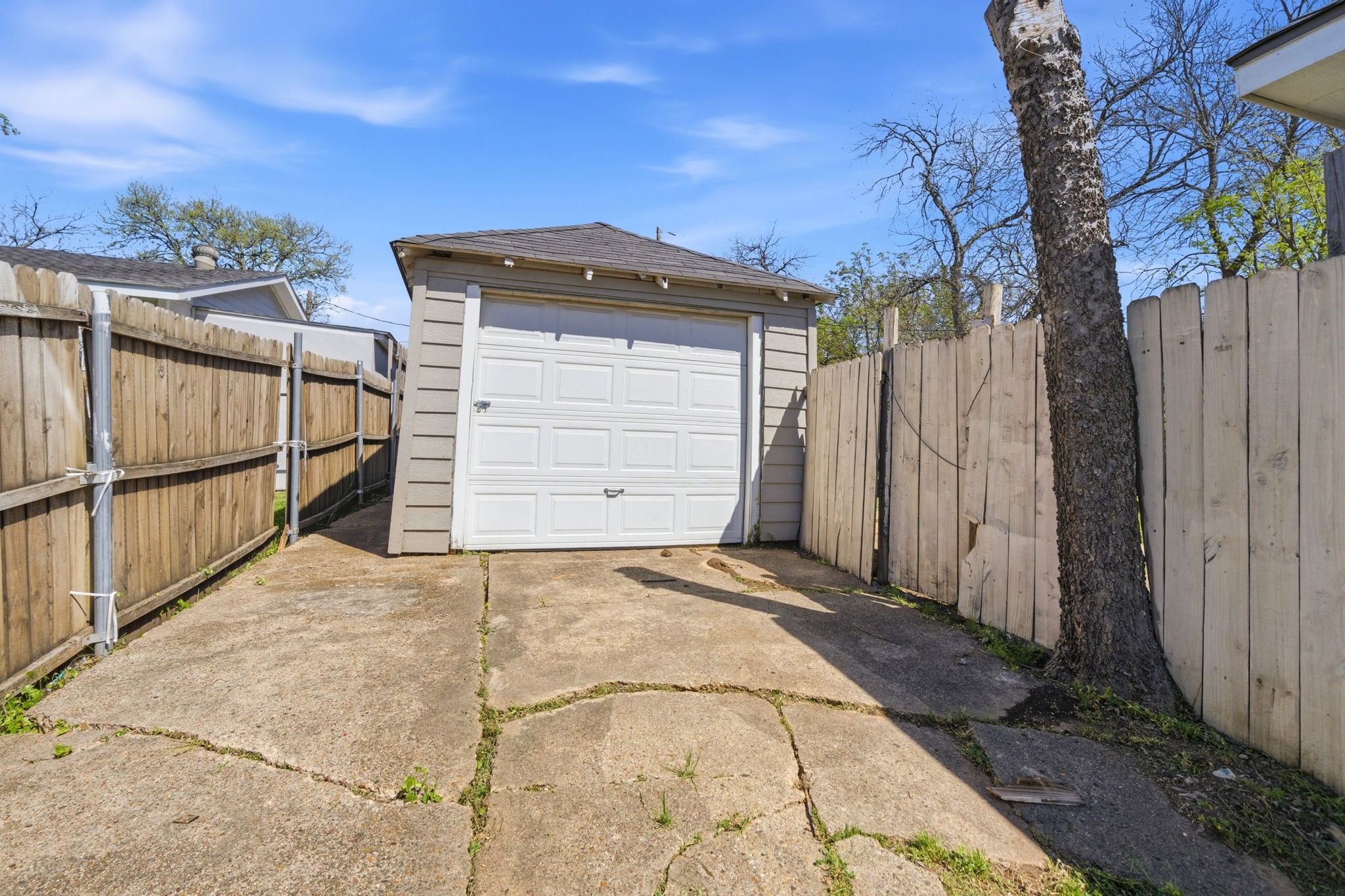 311 Guthrie Street Dallas TX 75224