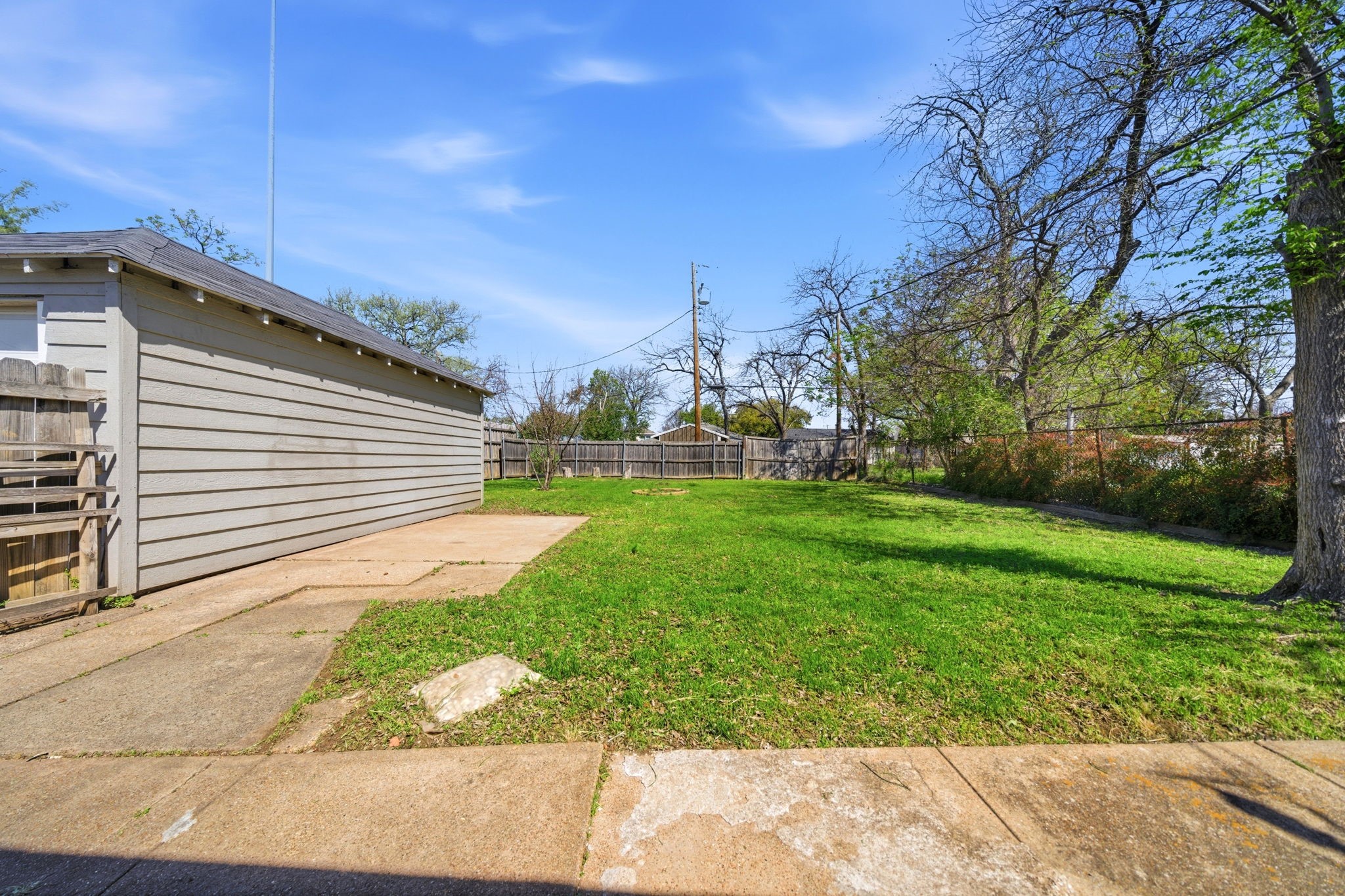311 Guthrie Street Dallas TX 75224