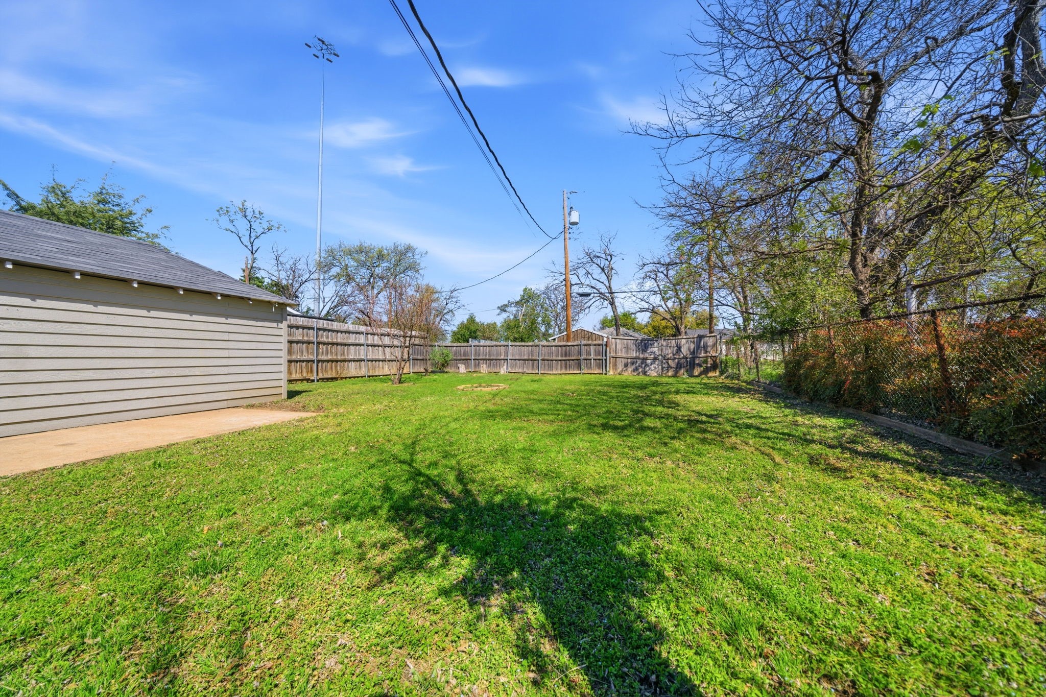 311 Guthrie Street Dallas TX 75224