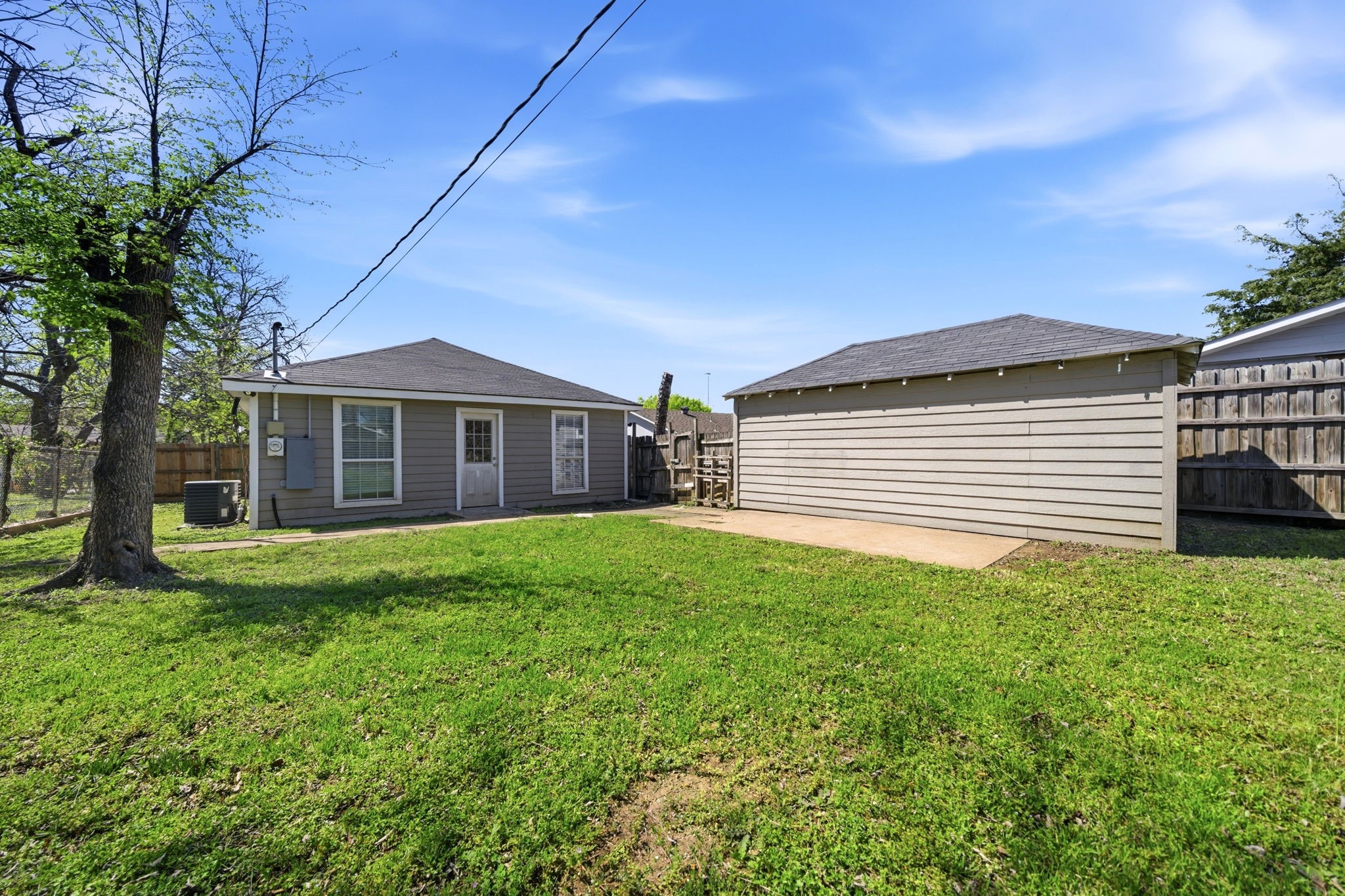 311 Guthrie Street Dallas TX 75224