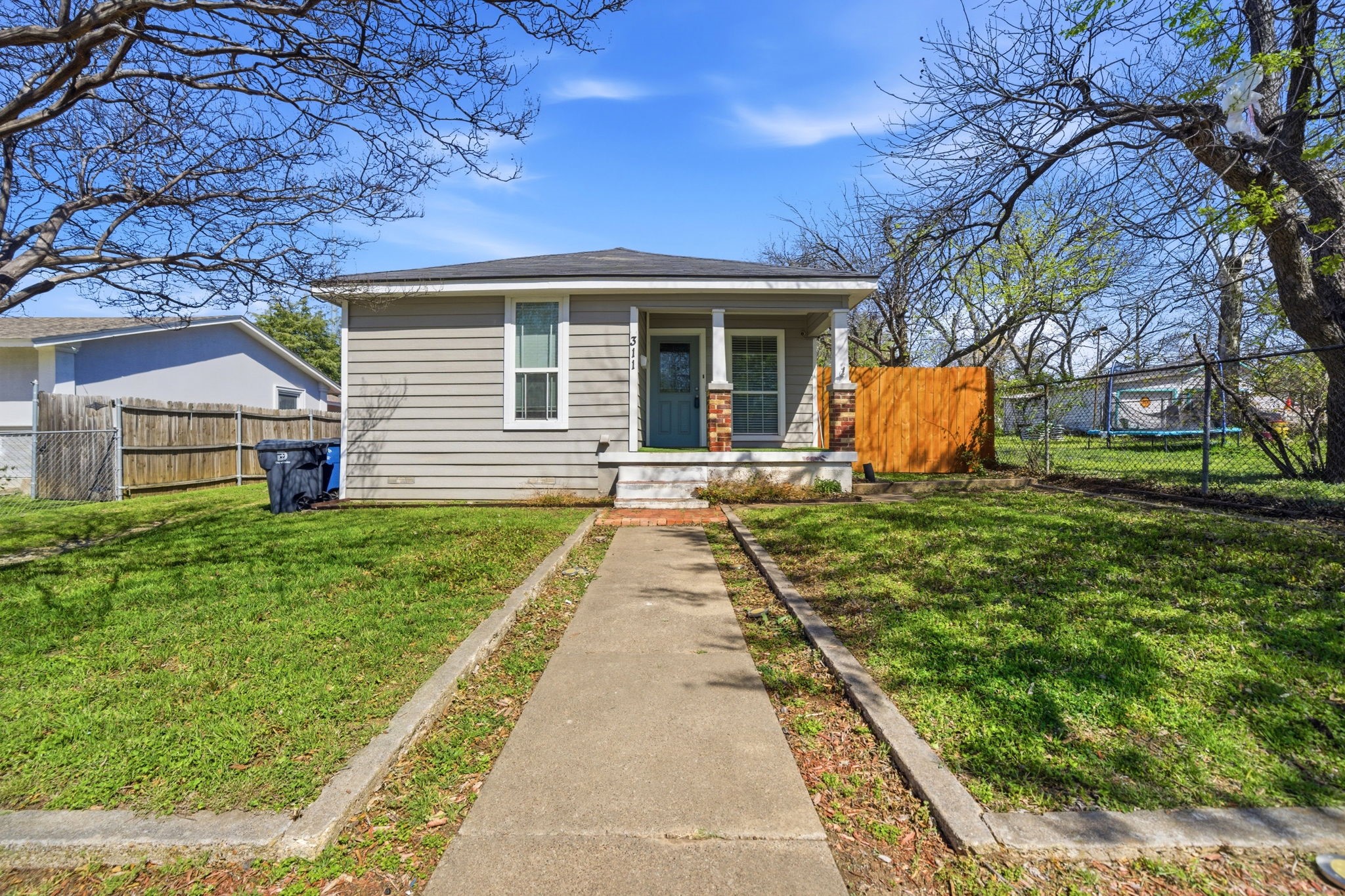 311 Guthrie Street Dallas TX 75224