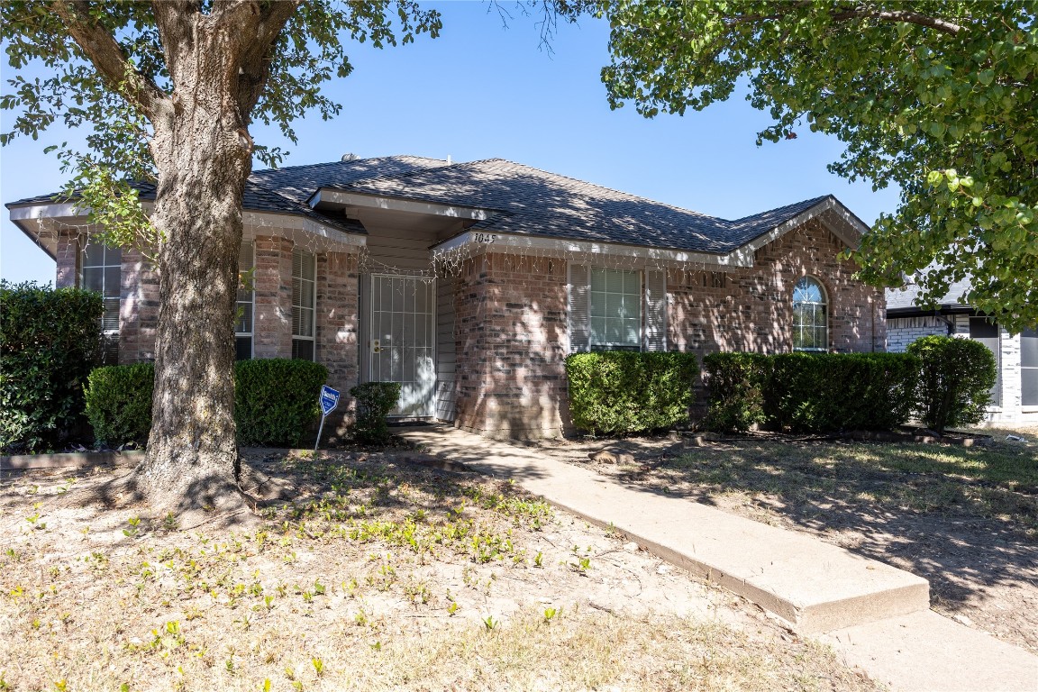 1045 Glencrest Drive Cedar Hill TX 75104