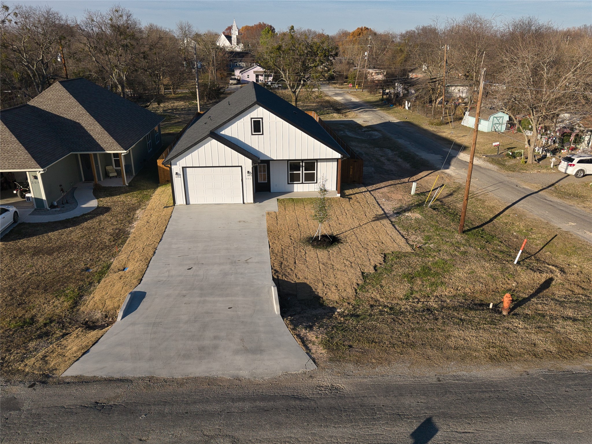 302 W Pine Street Whitewright TX 75491