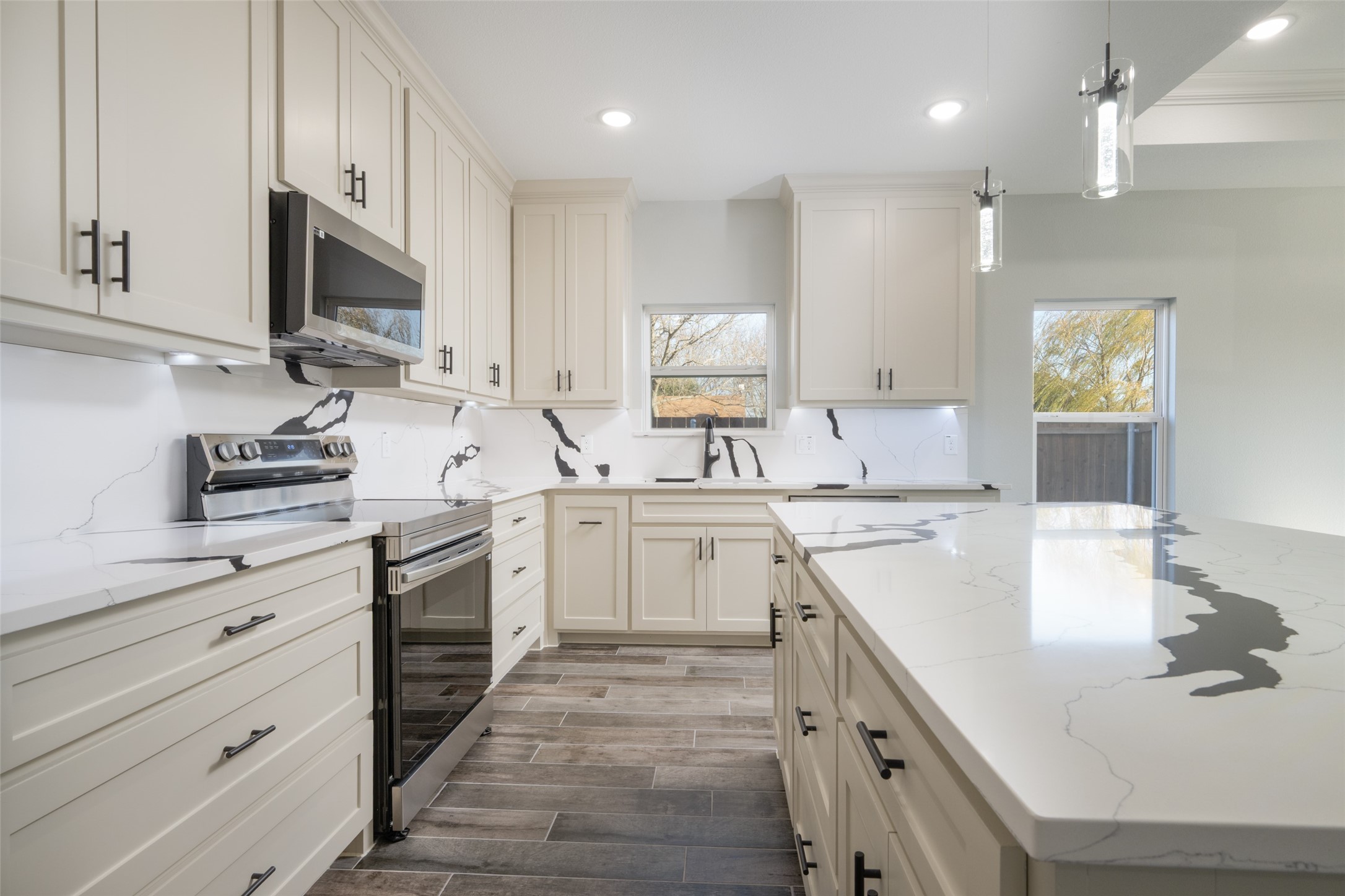 302 W Pine Street Whitewright TX 75491