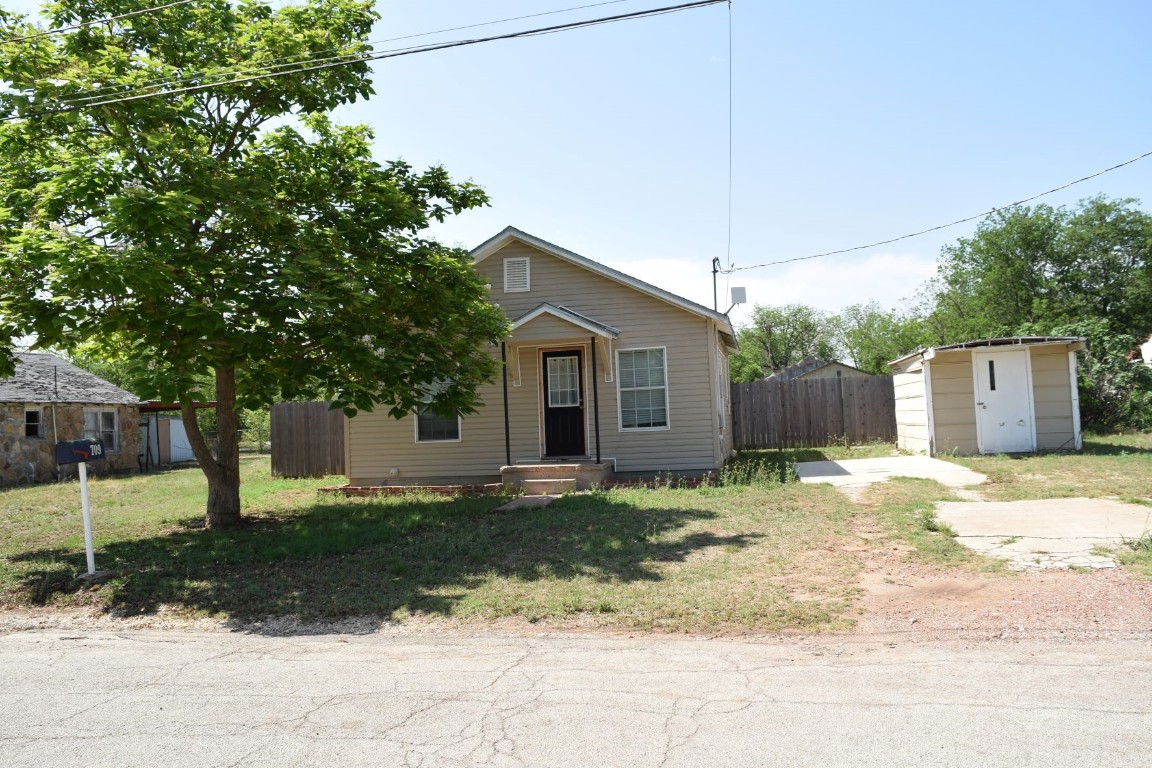 709 W 12th Street Coleman TX 76834