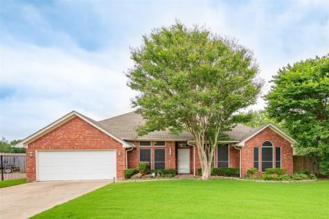 3300 Oakdale Court Hurst TX 76054