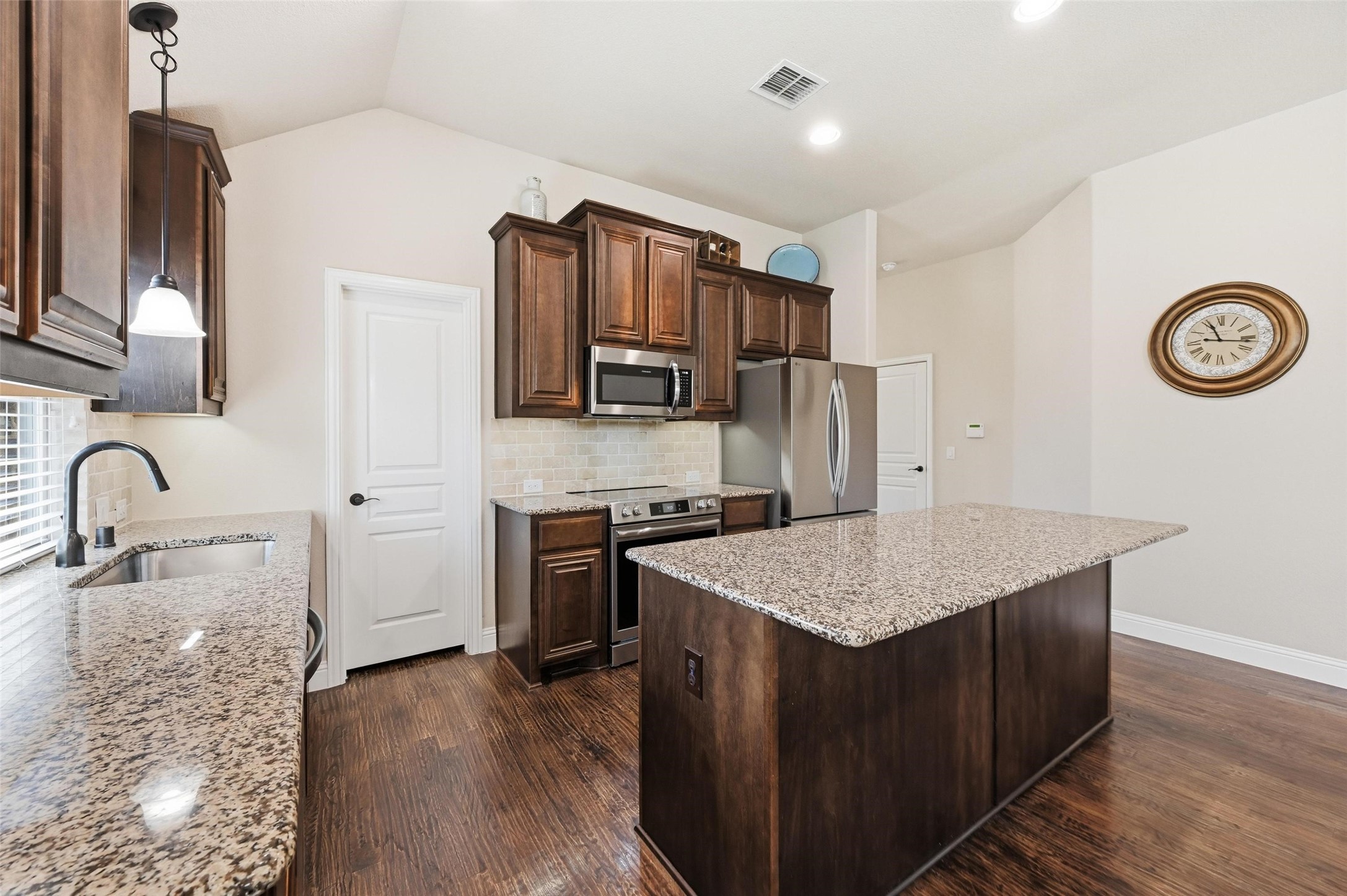 8805 Cassidy Lane Aubrey TX 76227