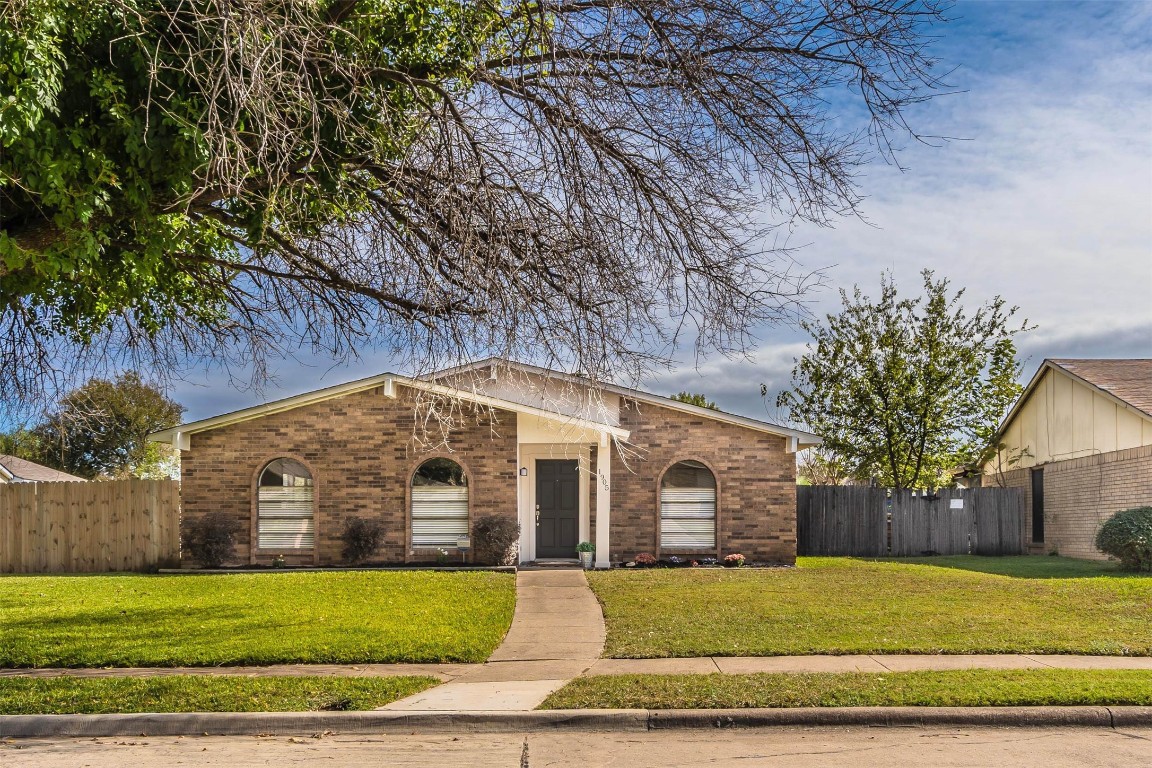 1905 Clark Trail Grand Prairie TX 75052