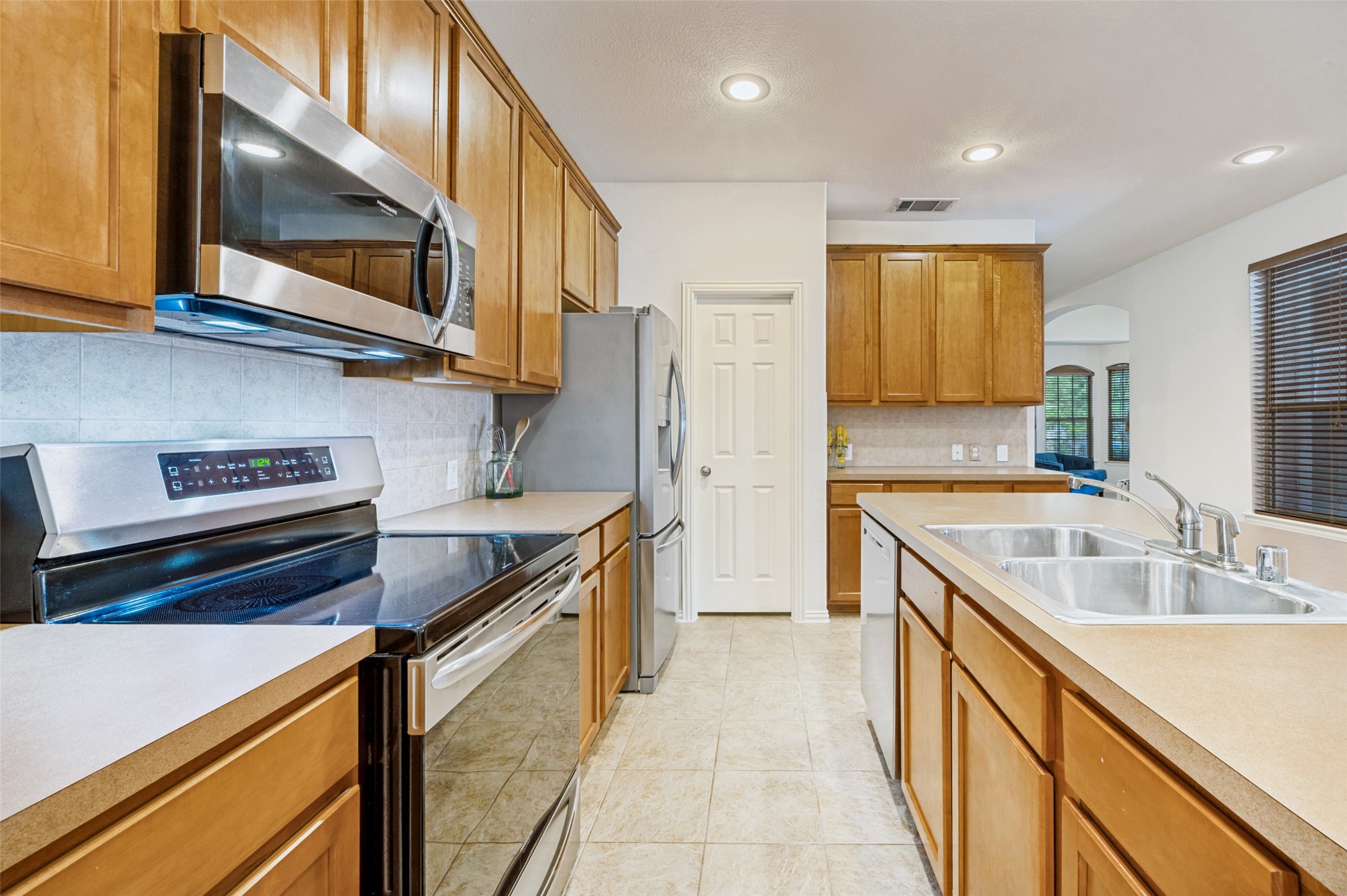 1304 Stone Mountain Parkway Savannah TX 76227