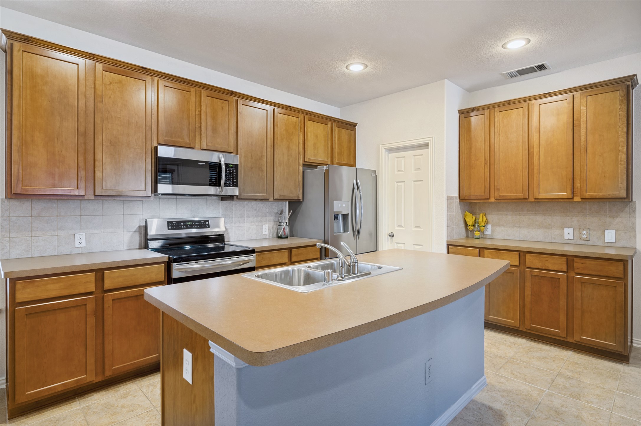 1304 Stone Mountain Parkway Savannah TX 76227