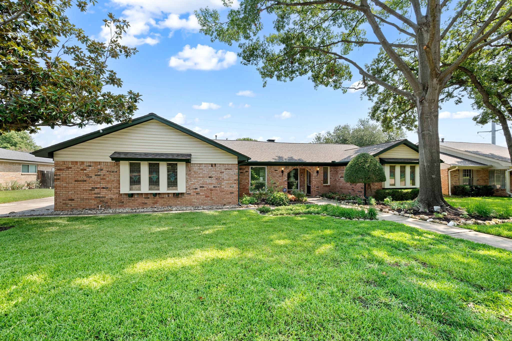 624 Springhill Court Hurst TX 76054
