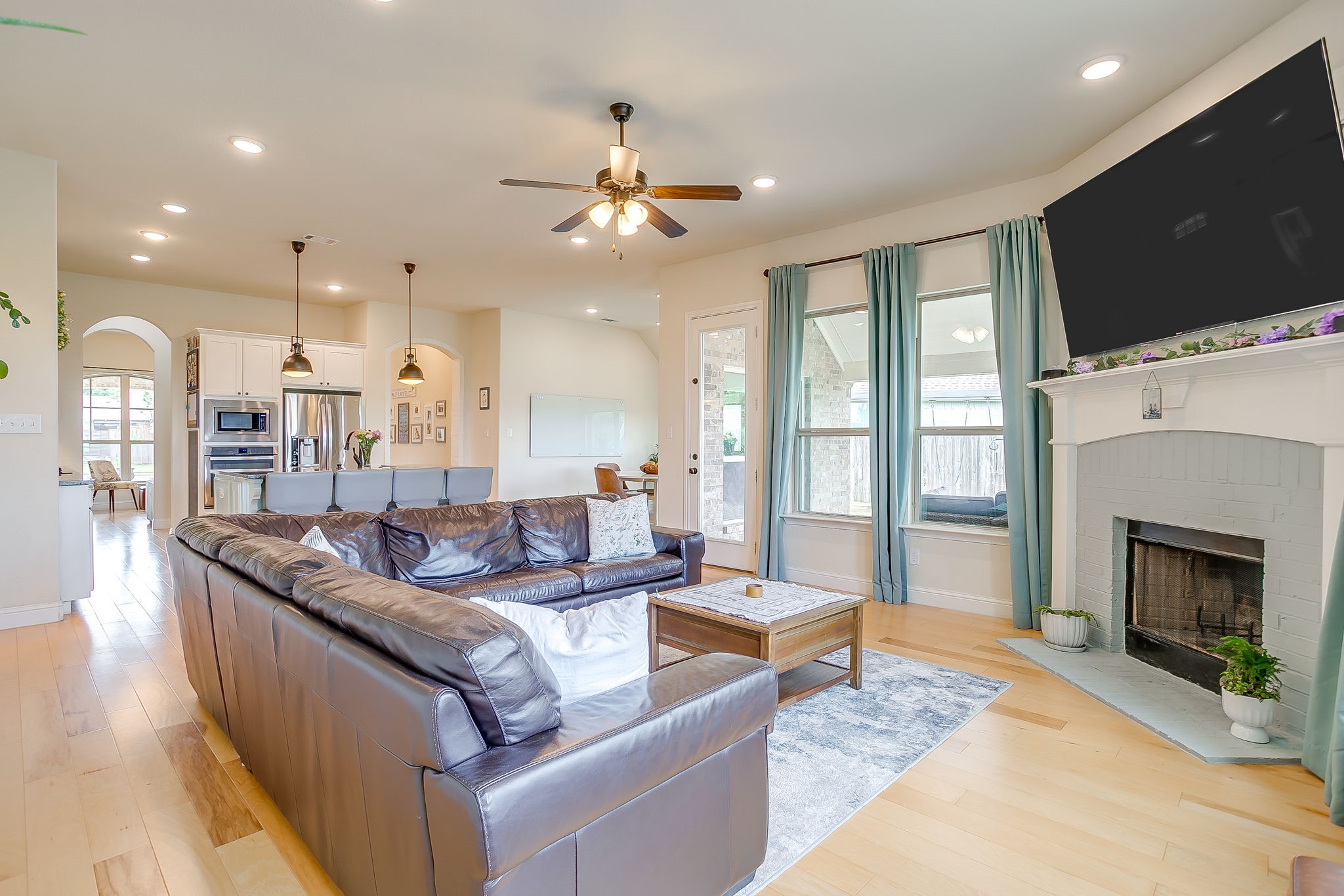416 Bluffside Trail Benbrook TX 76126
