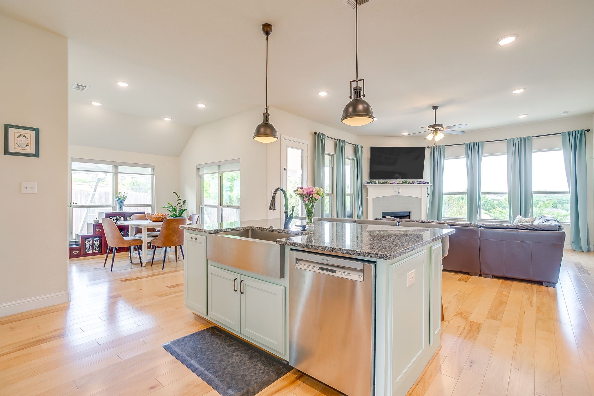 416 Bluffside Trail Benbrook TX 76126