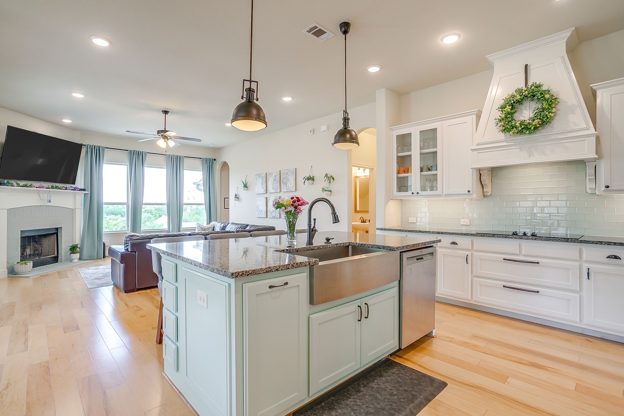 416 Bluffside Trail Benbrook TX 76126