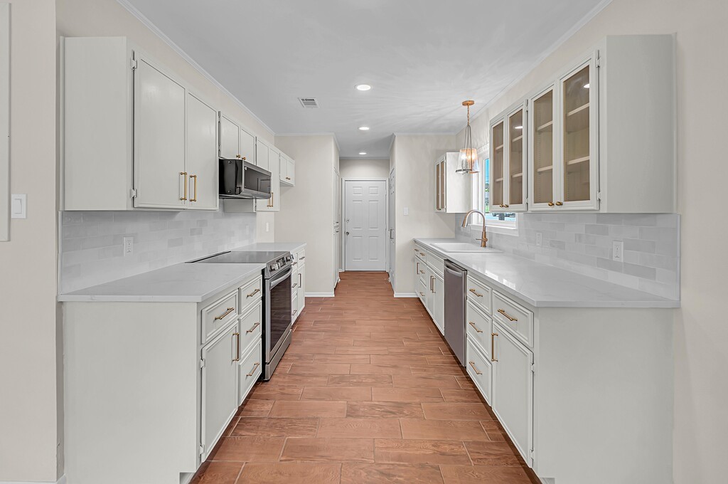 102 S Avenue Q Clifton TX 76634
